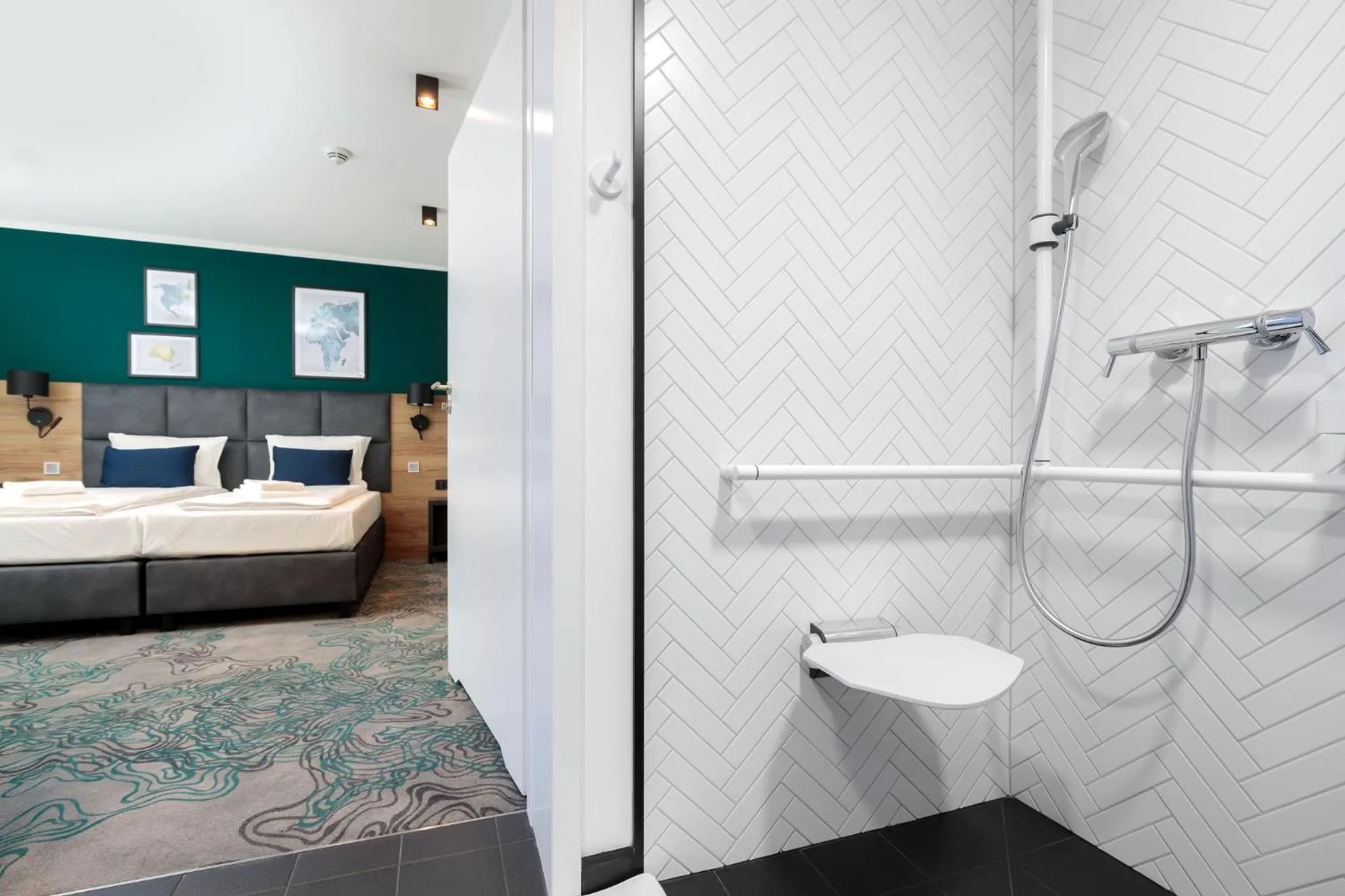 Shower, Bed in Hotel Kyriad Stargard