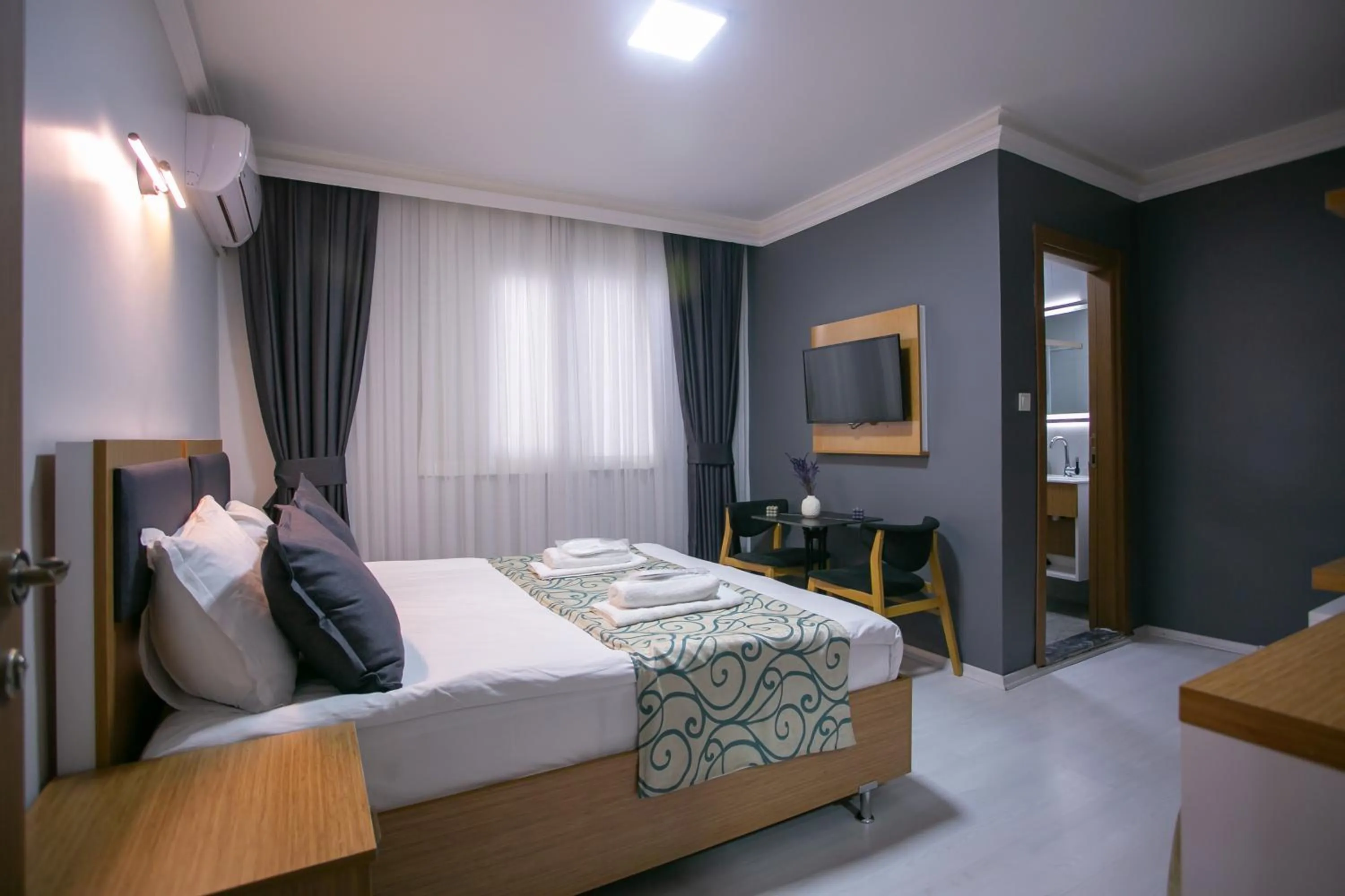 Photo of the whole room, Bed in BLAU GRÜN İSTANBUL OTEL