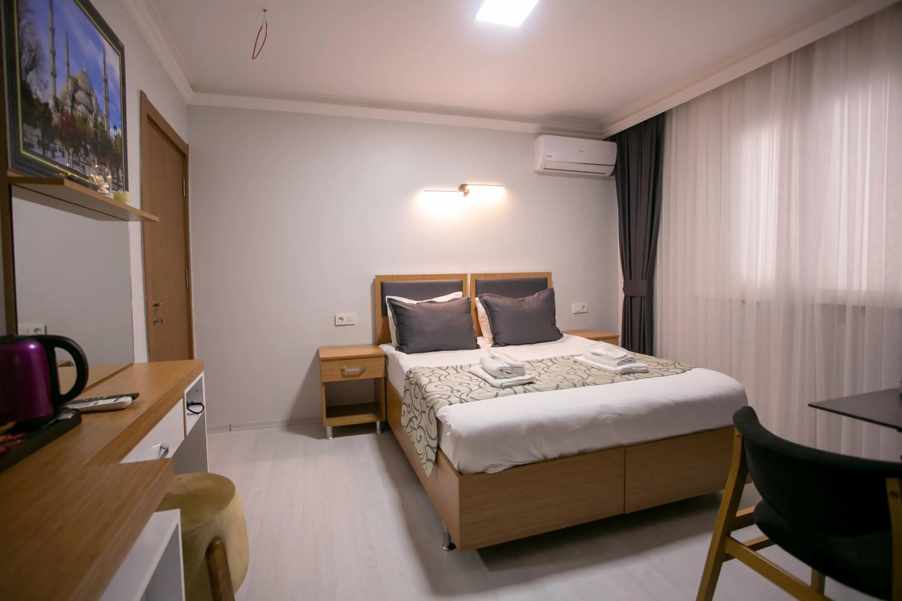 Photo of the whole room, Bed in BLAU GRÜN İSTANBUL OTEL