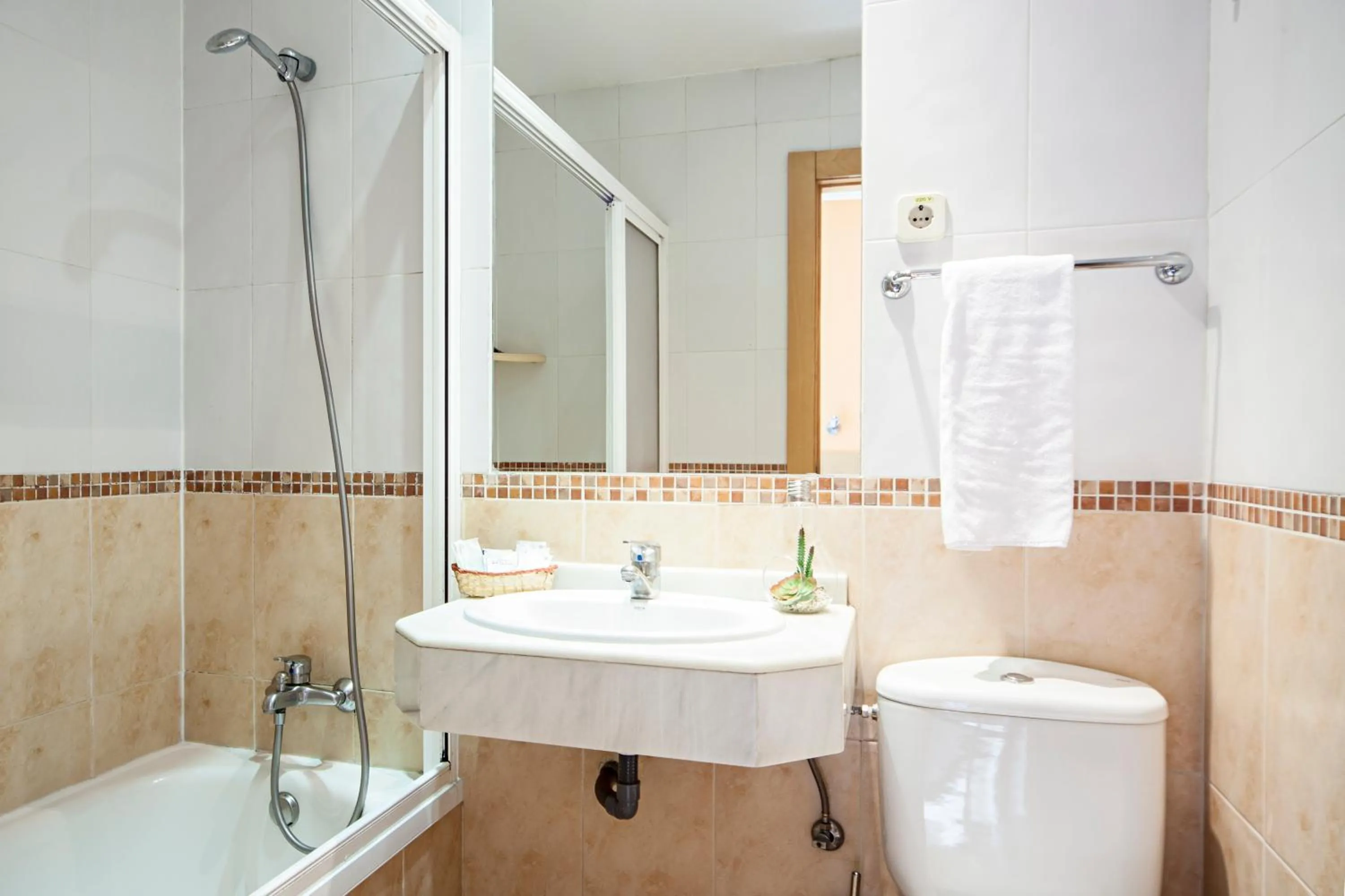 Bathroom in Hostal Inter Puerta del Sol AUTO CHECK IN