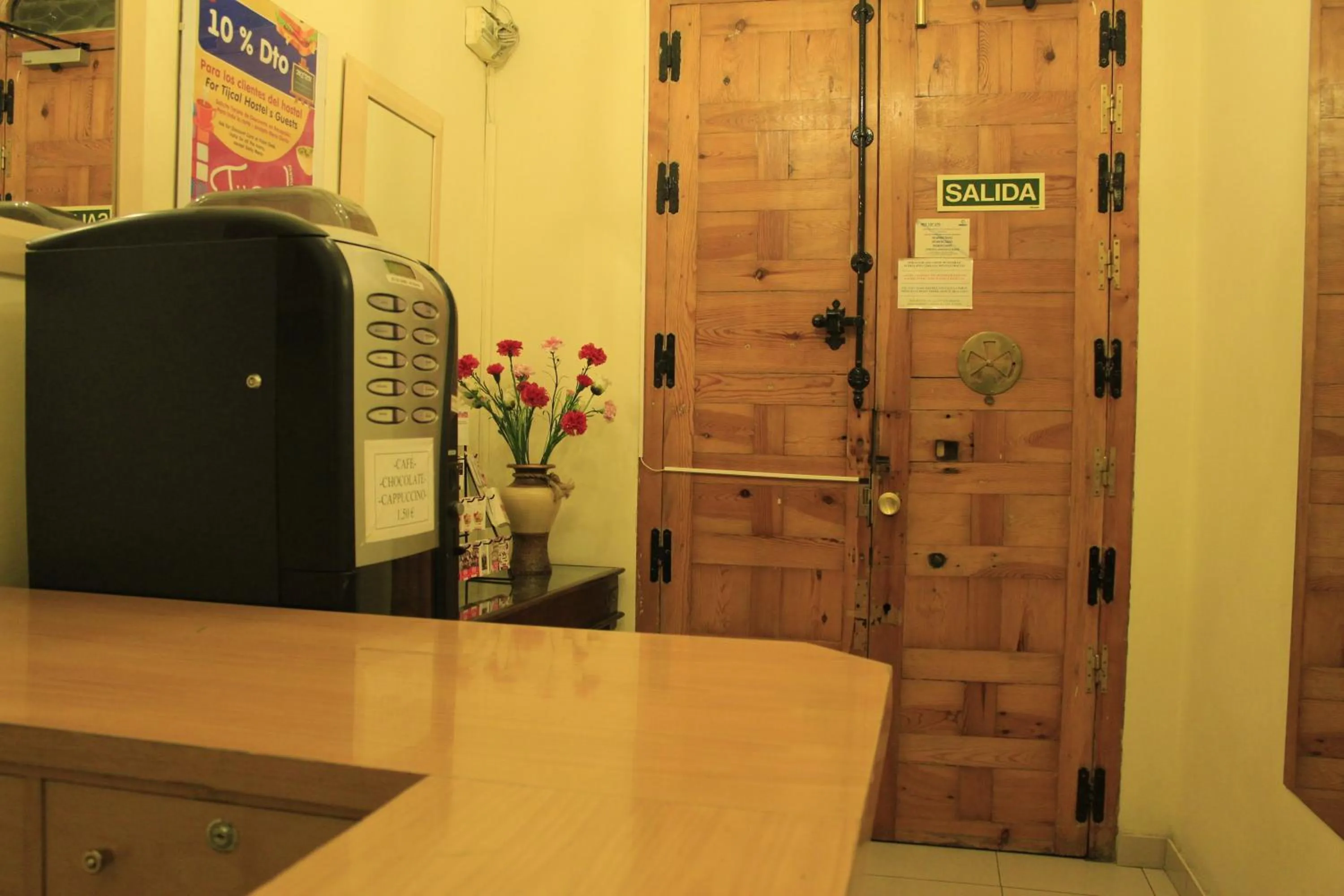 Lobby or reception in Hostal Inter Puerta del Sol AUTO CHECK IN