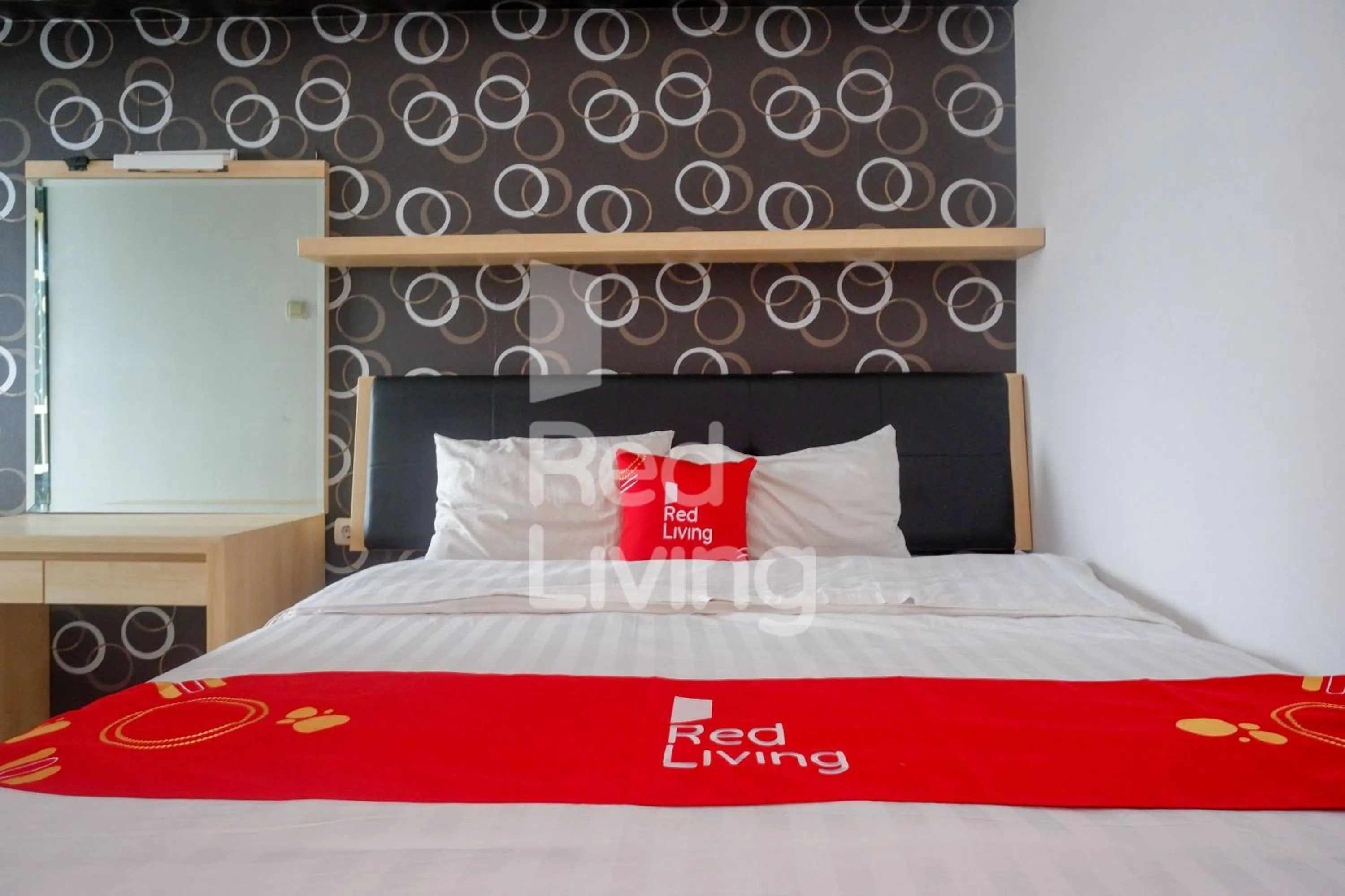 Bedroom, Bed in RedLiving Apartemen Star Semarang - Sky Tower Lantai 22