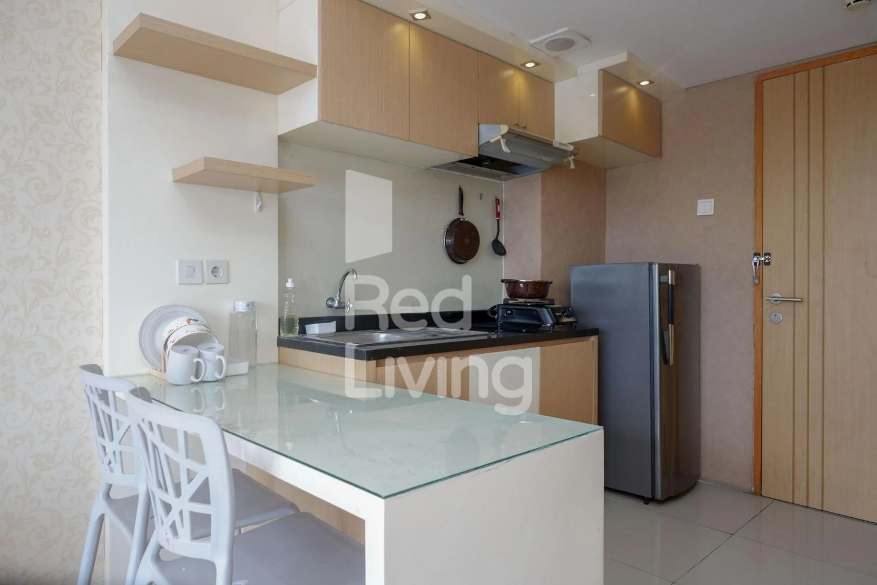 Kitchen or kitchenette in RedLiving Apartemen Star Semarang - Sky Tower Lantai 22