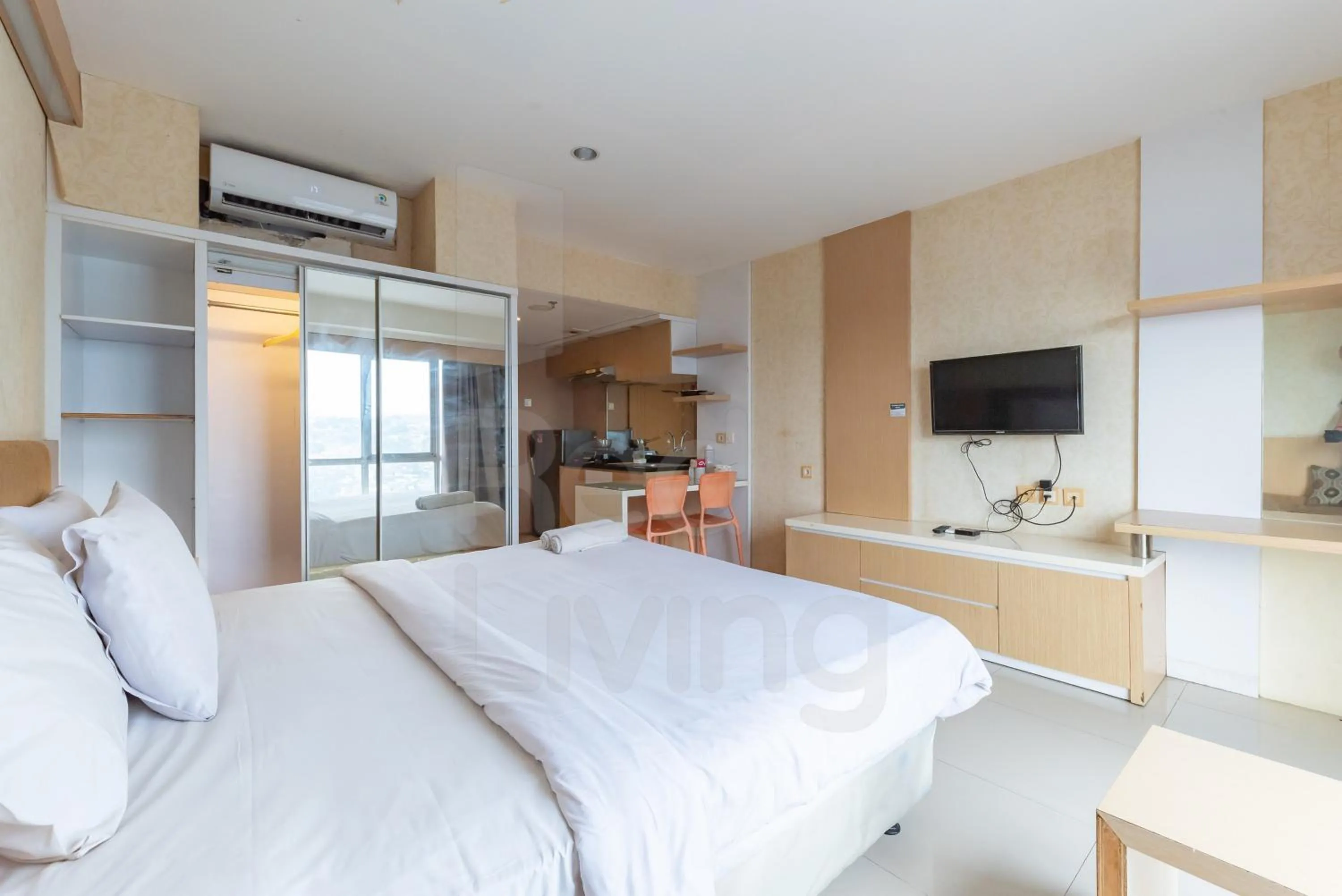 Bedroom, Bed in RedLiving Apartemen Star Semarang - Sky Tower Lantai 22