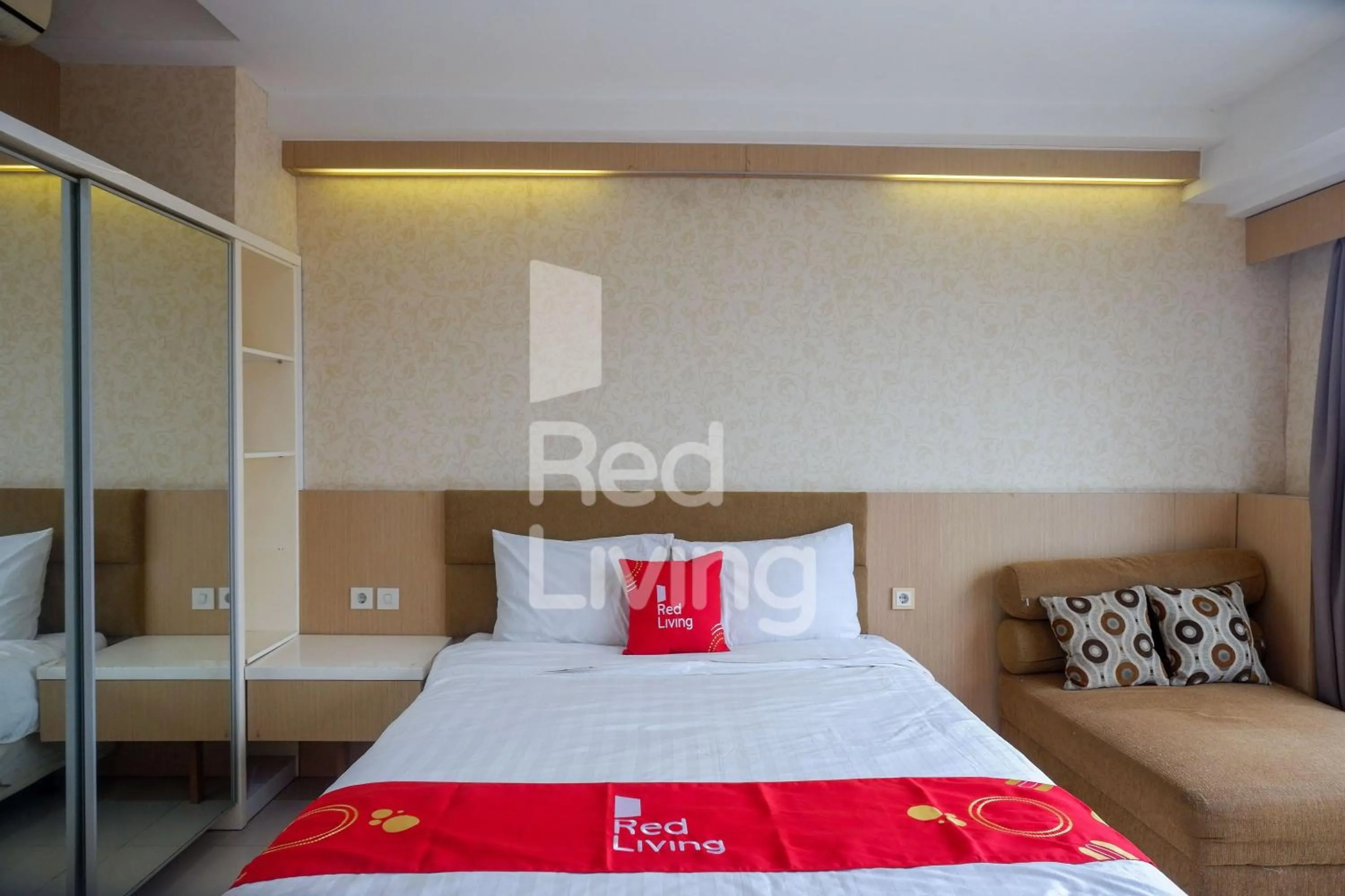 Bedroom, Bed in RedLiving Apartemen Star Semarang - Sky Tower Lantai 22