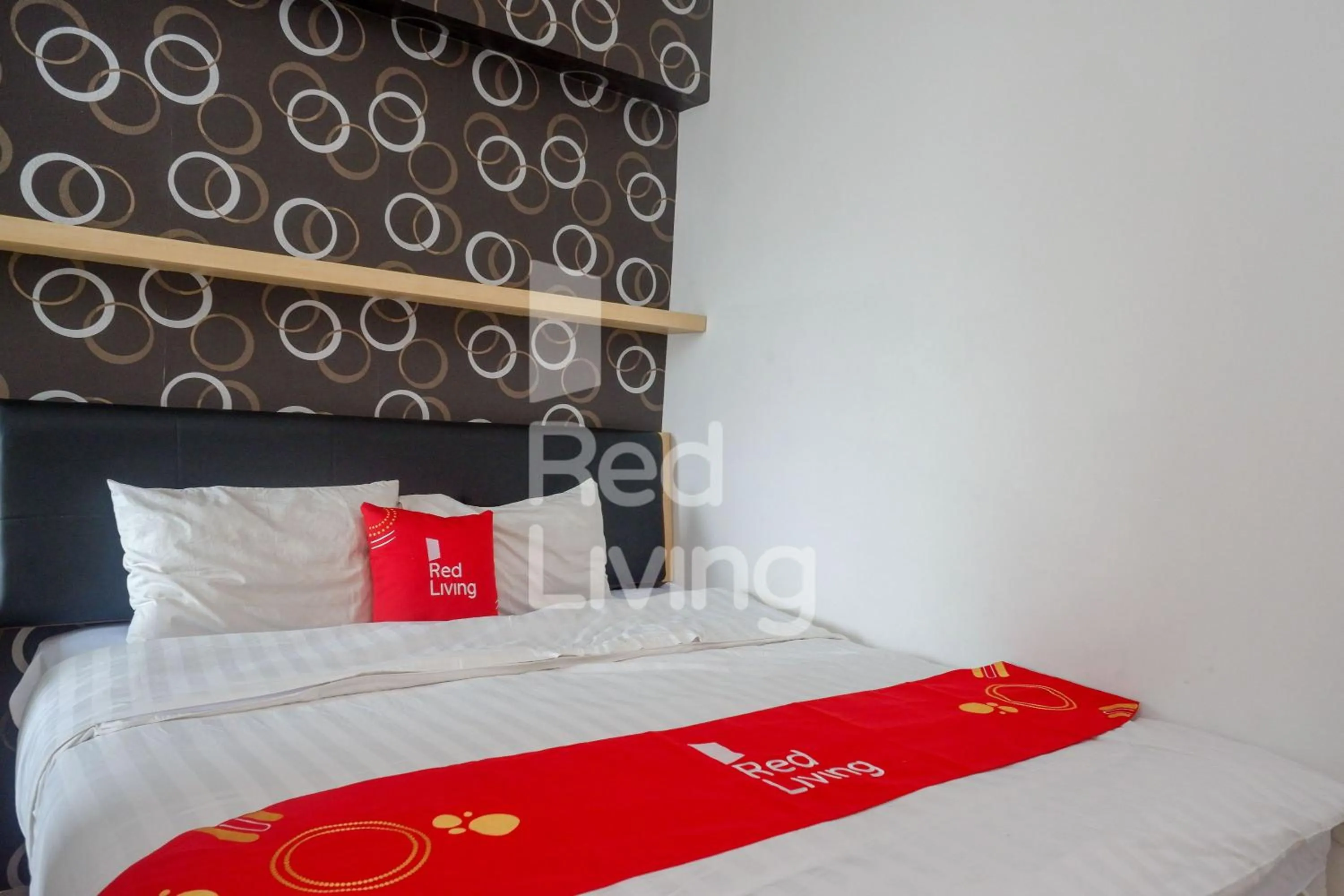 Bedroom, Bed in RedLiving Apartemen Star Semarang - Sky Tower Lantai 22