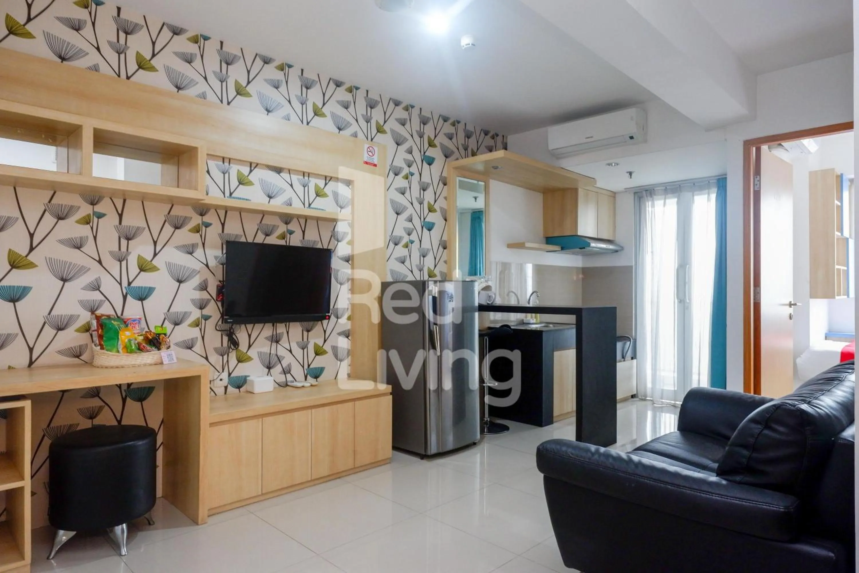 Communal lounge/ TV room in RedLiving Apartemen Star Semarang - Sky Tower Lantai 22