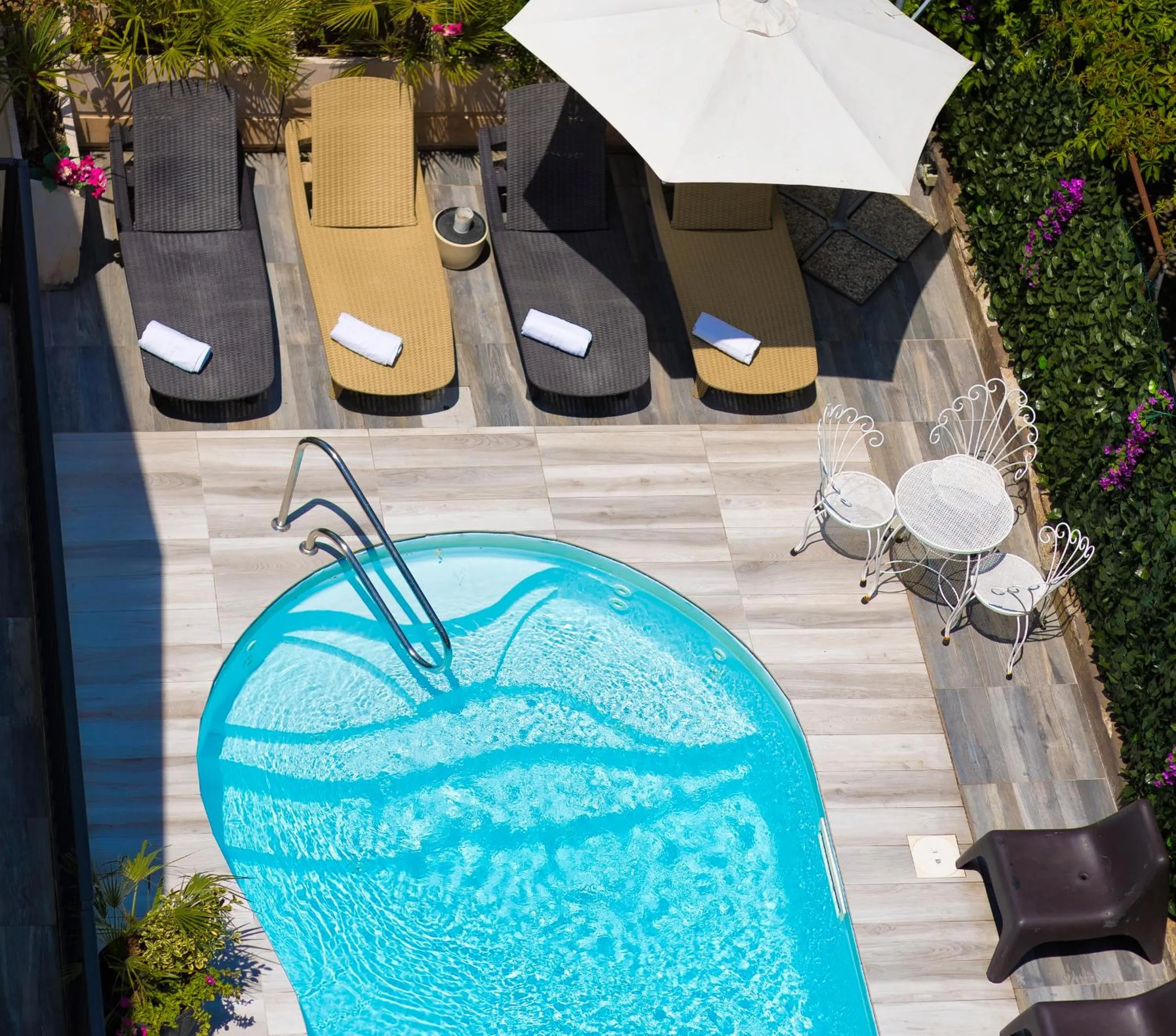 Swimming pool in Hotel Condor-New 2024-Con Piscina