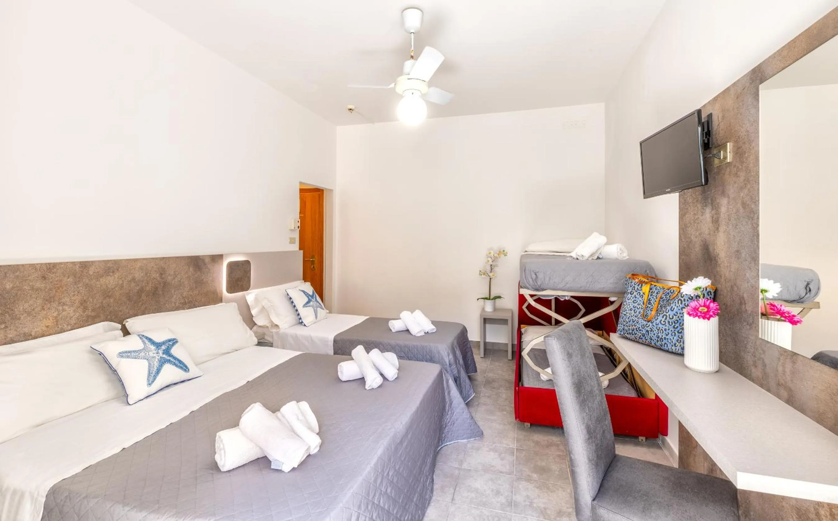 Bathroom, Bed in Hotel Condor-New 2024-Con Piscina