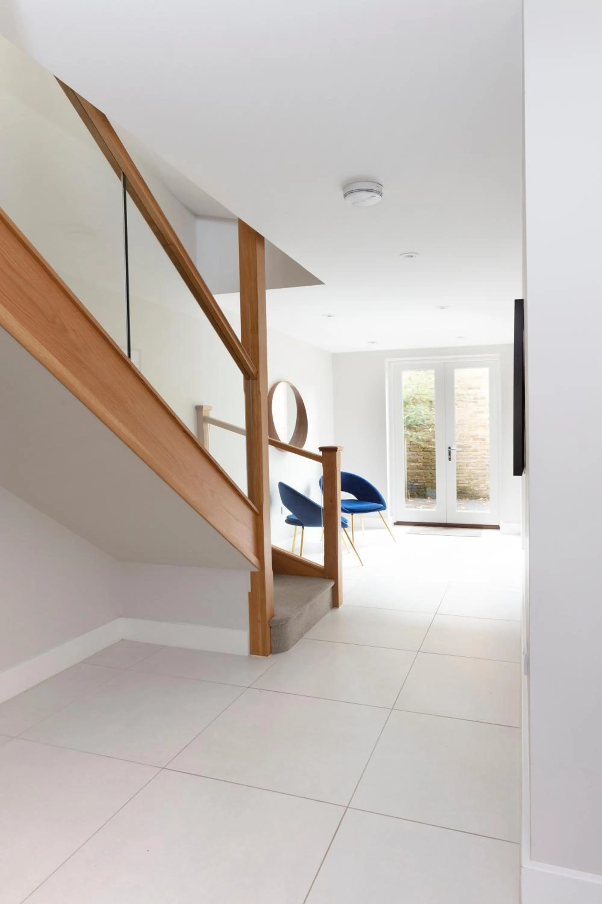 Fabulous Central Windsor Town House With Parking