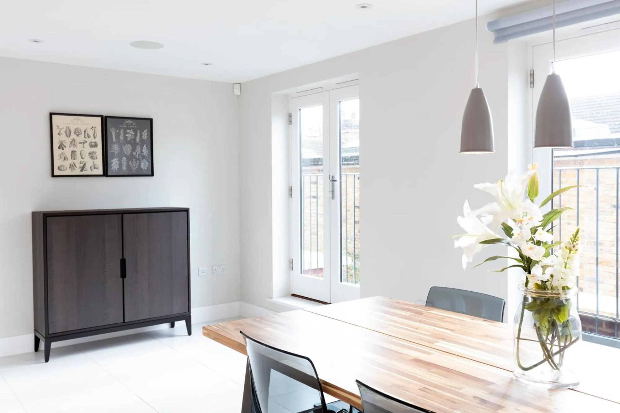 Fabulous Central Windsor Town House With Parking