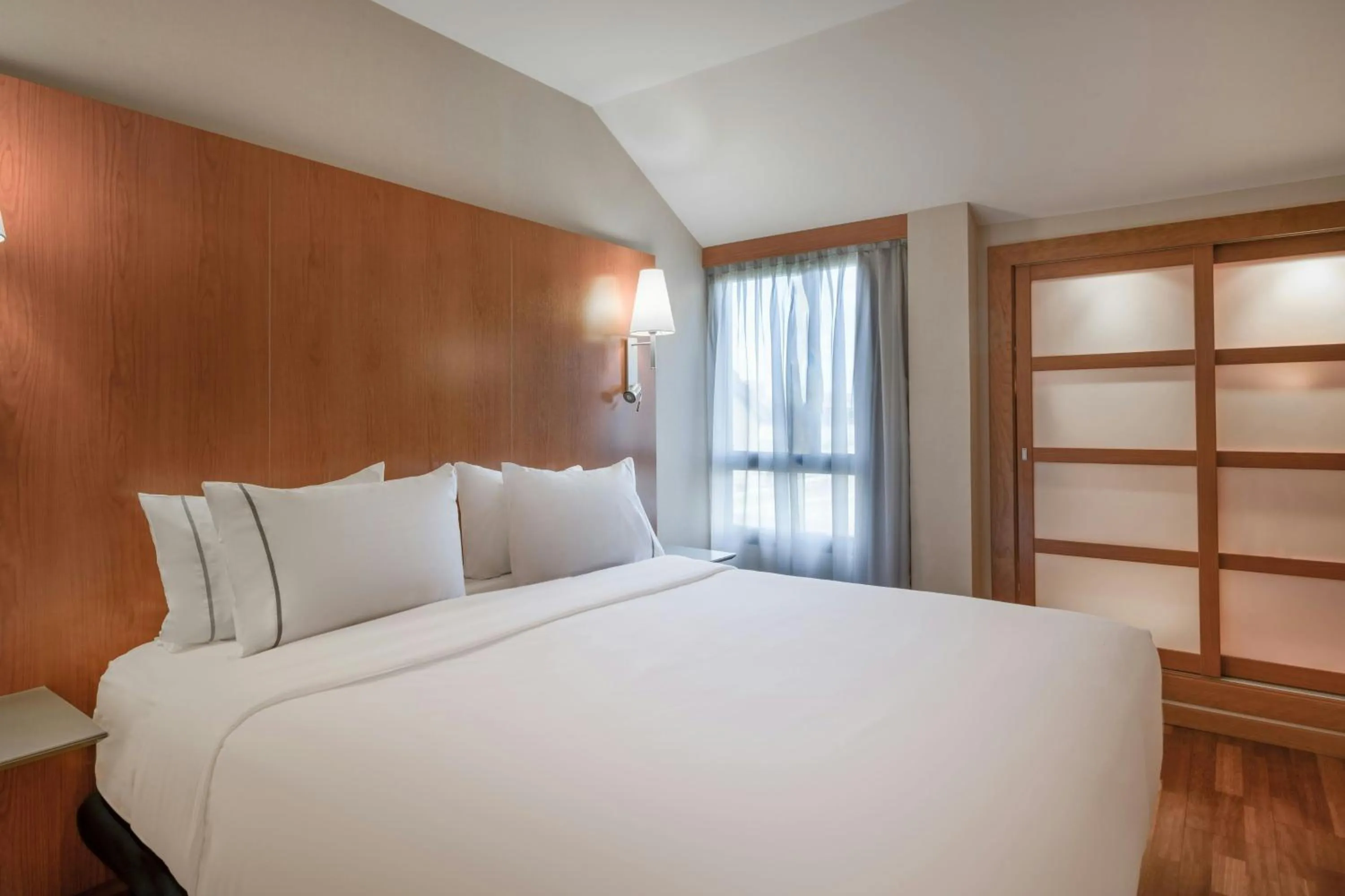 Bedroom, Bed in AC Hotel Palencia by Marriott