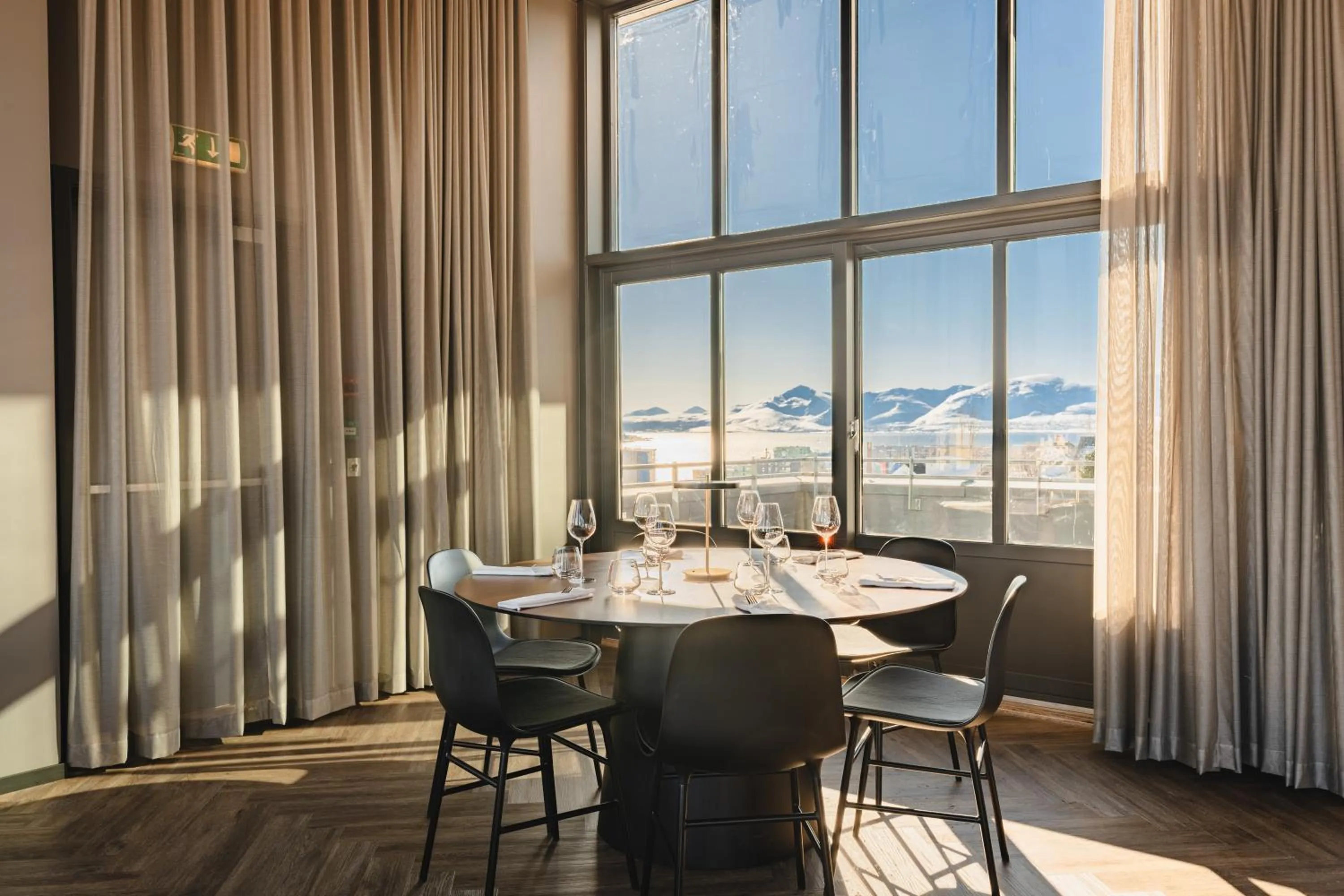 Restaurant/places to eat in Enter St. Elisabeth Suites