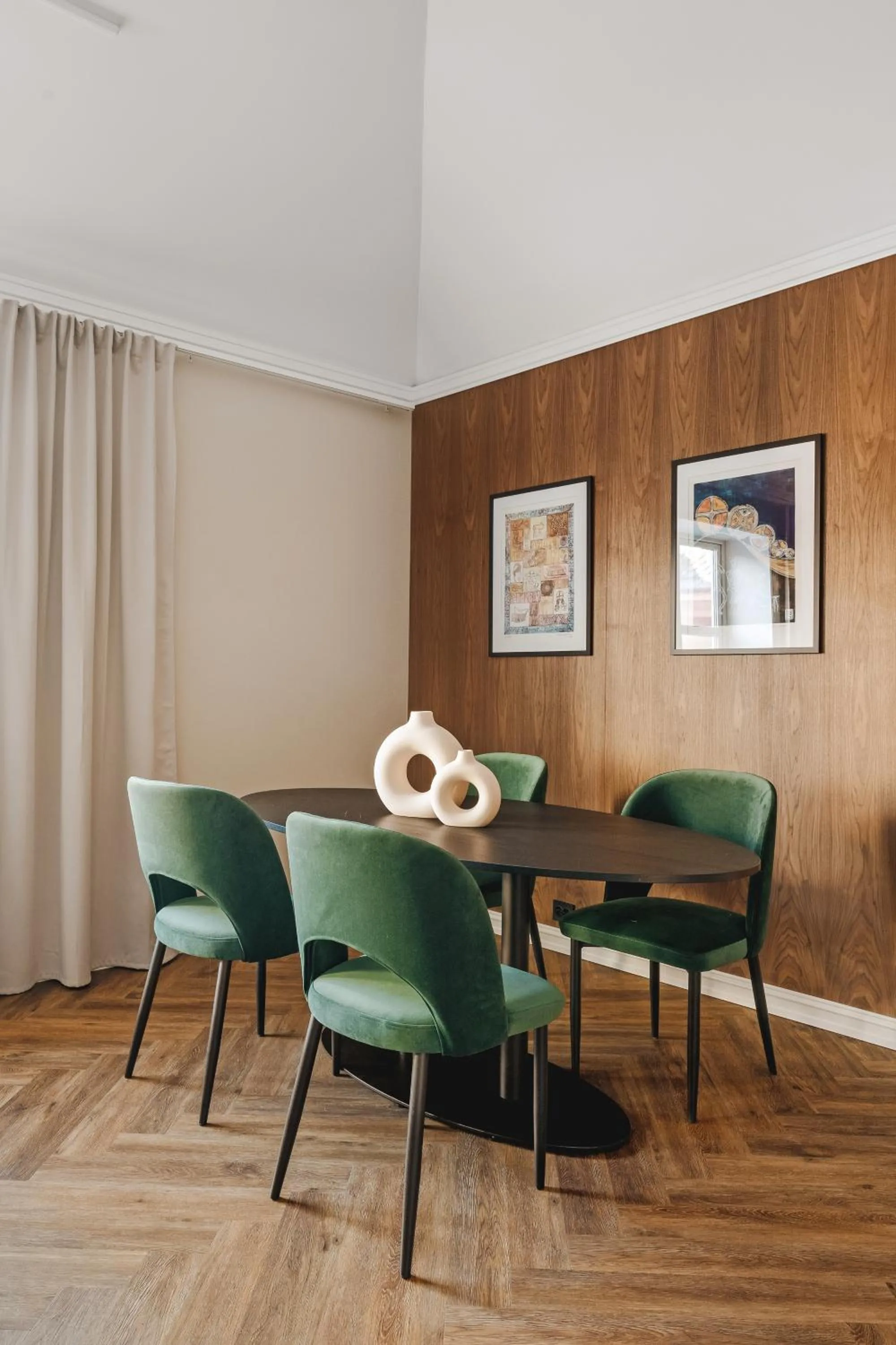 Seating area in Enter St. Elisabeth Suites