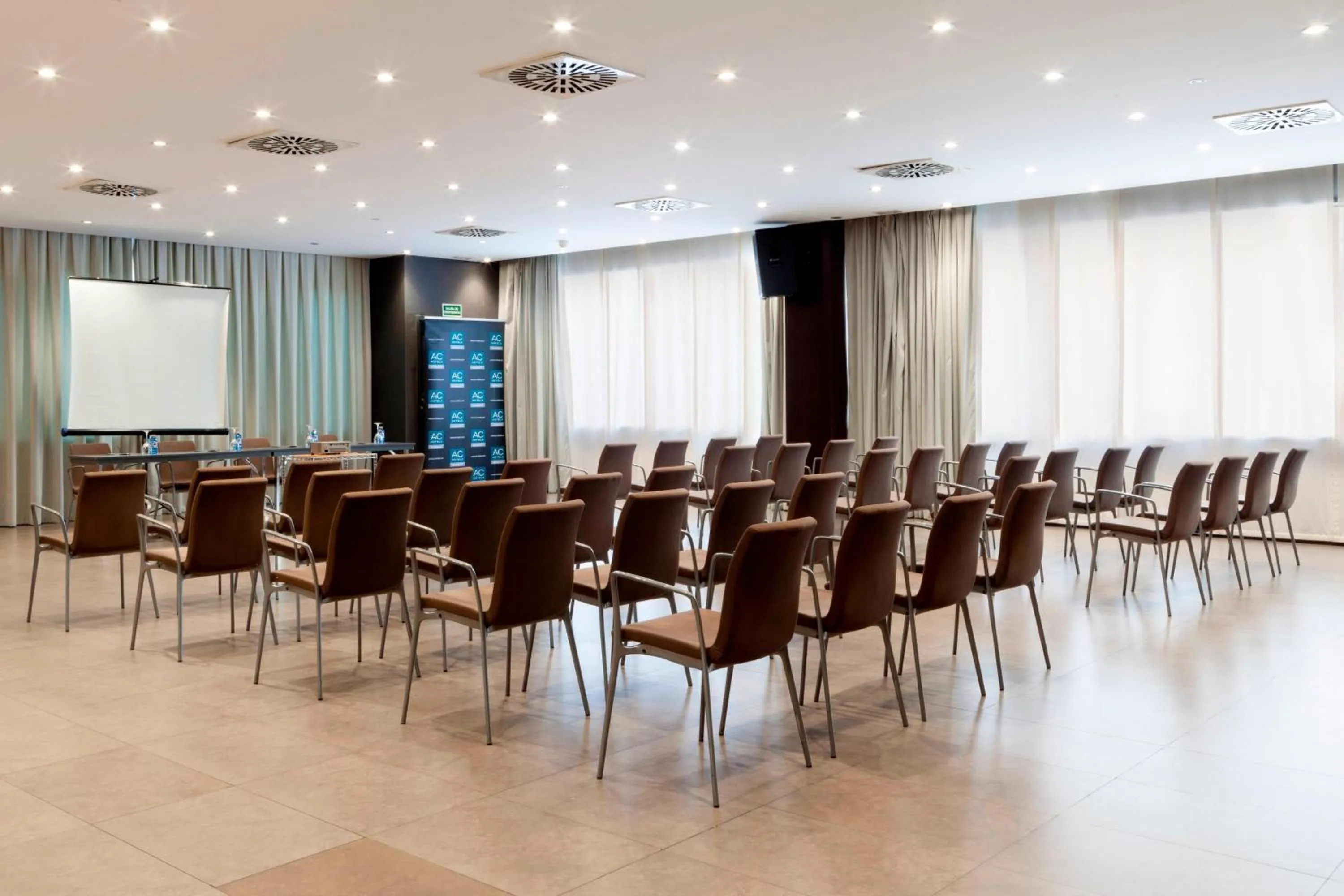 Meeting/conference room in AC Hotel Elda by Marriott