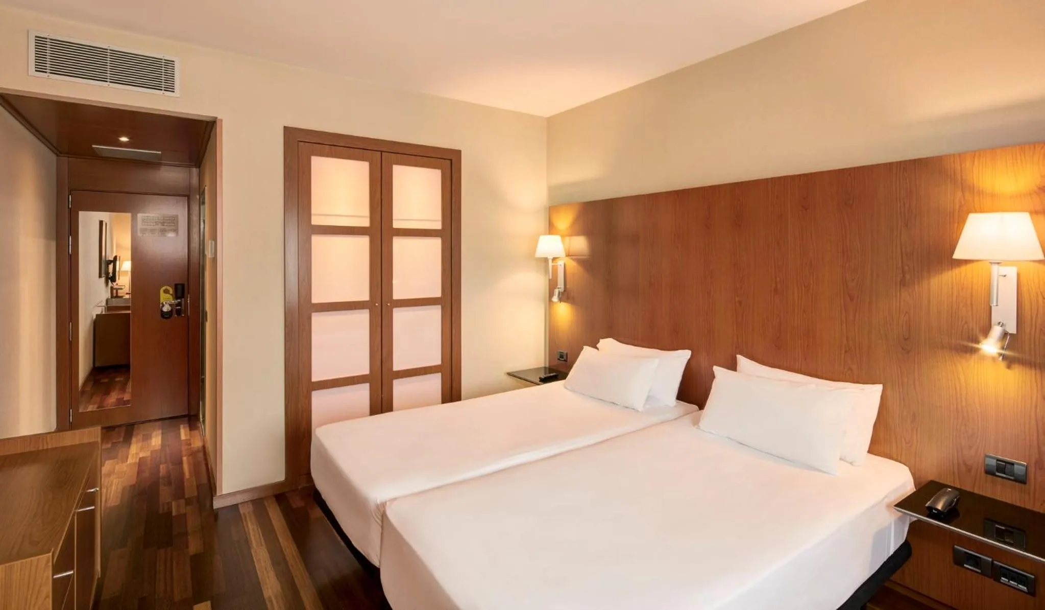 Photo of the whole room, Bed in Sercotel AB Rivas