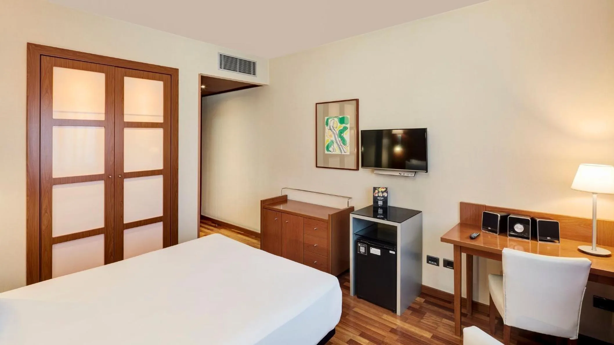 Photo of the whole room, Bed in Sercotel AB Rivas