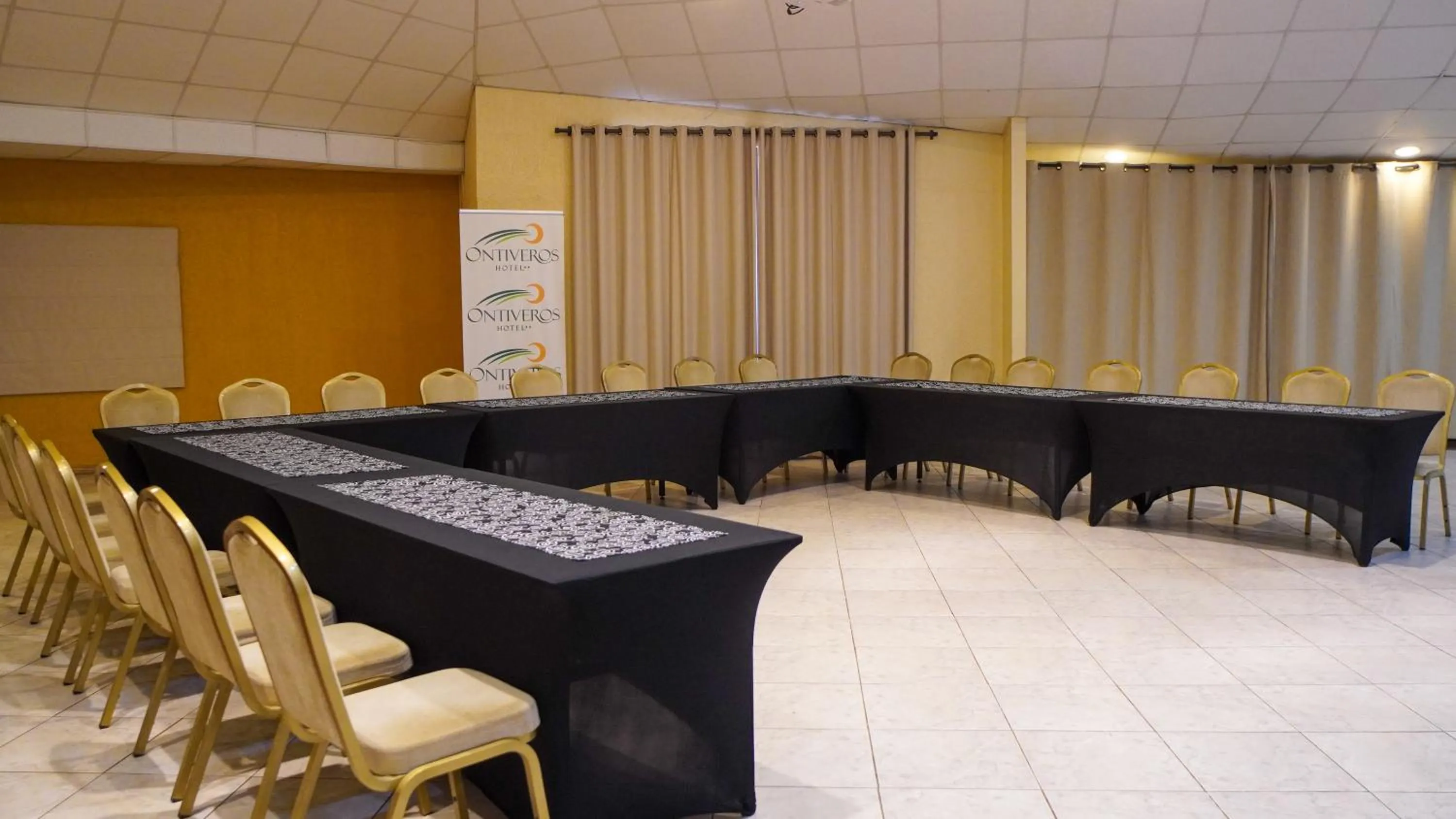 Meeting/conference room in Hotel Ontiveros