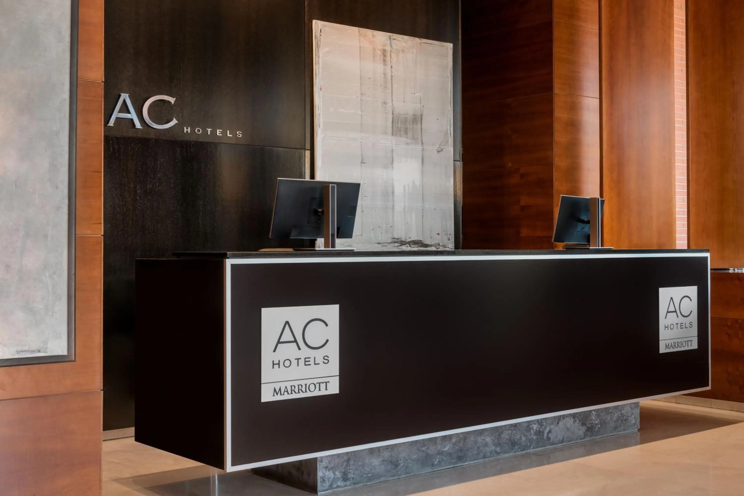 Lobby or reception in AC Hotel Alcalá de Henares by Marriott