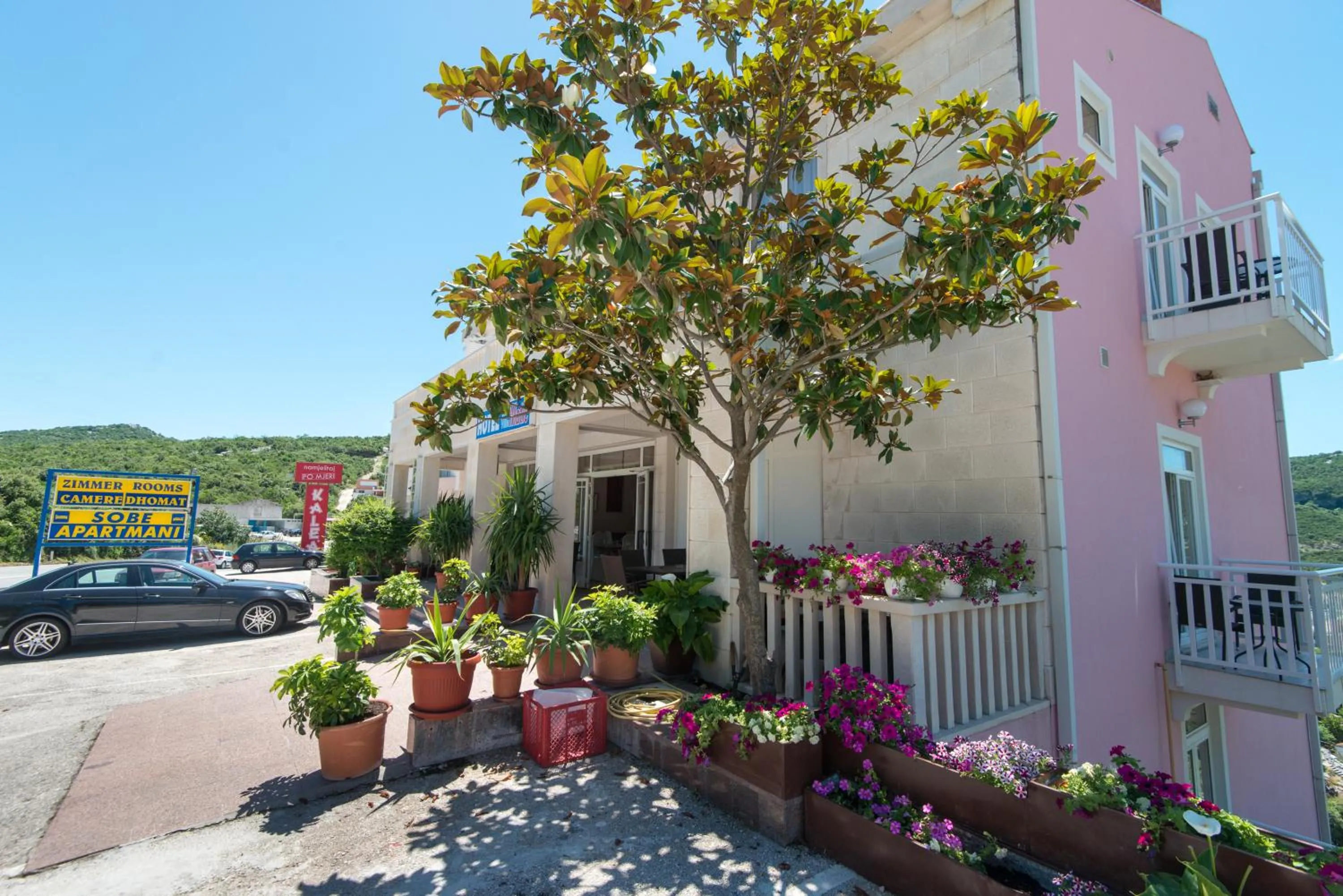 Facade/entrance in Hotel Villa Matic