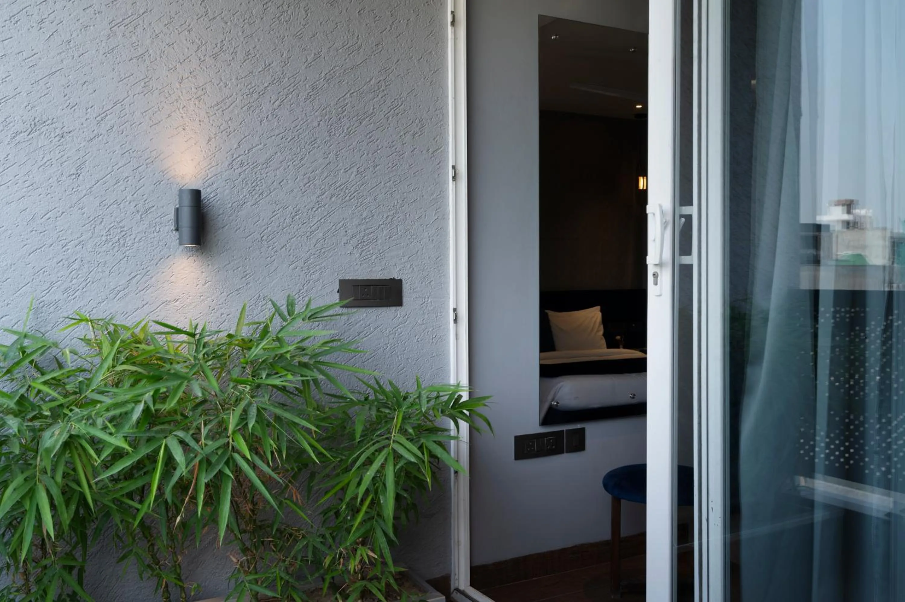 Guests in The Aldott Cyber City