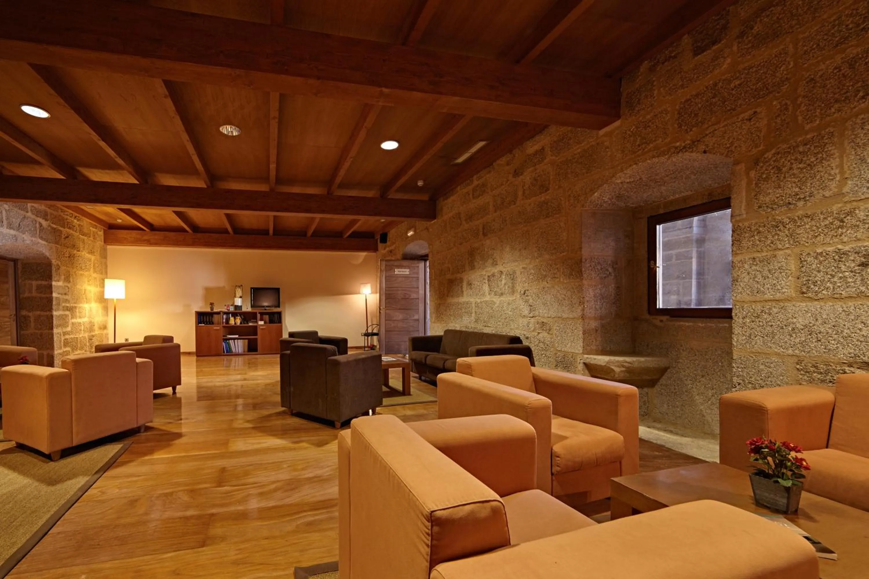 Communal lounge/ TV room in Eurostars Monumento Monasterio de San Clodio Hotel