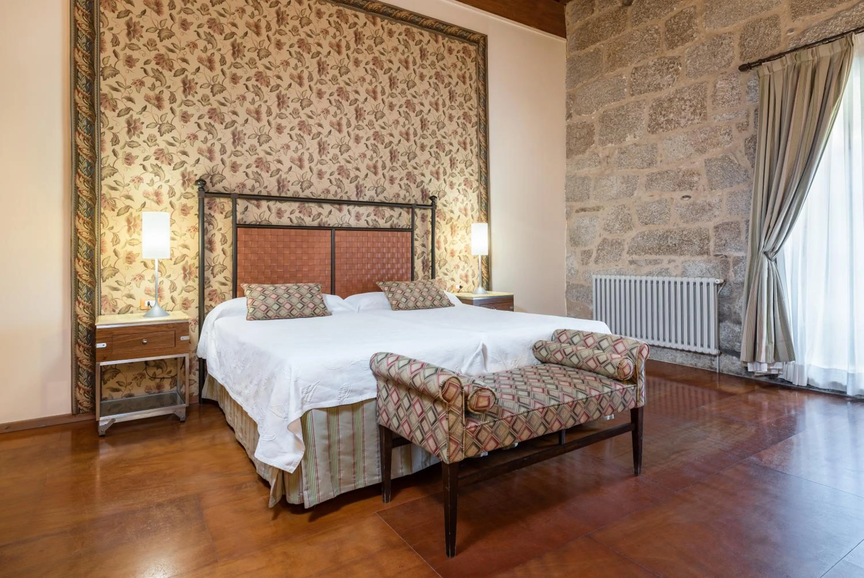 Photo of the whole room, Bed in Eurostars Monumento Monasterio de San Clodio Hotel