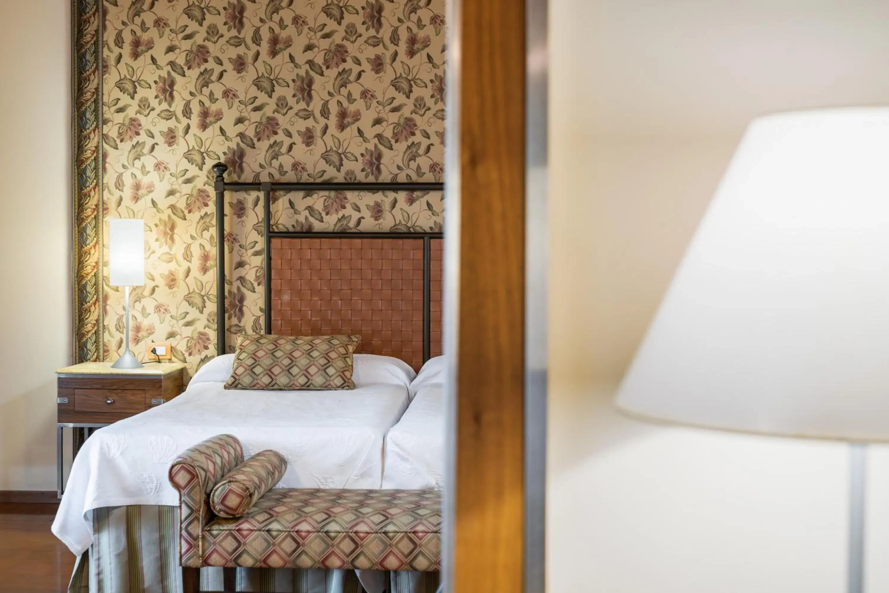 Double Room in Eurostars Monumento Monasterio de San Clodio Hotel Double Room in Eurostars Monumento Monasterio de San Clodio Hotel