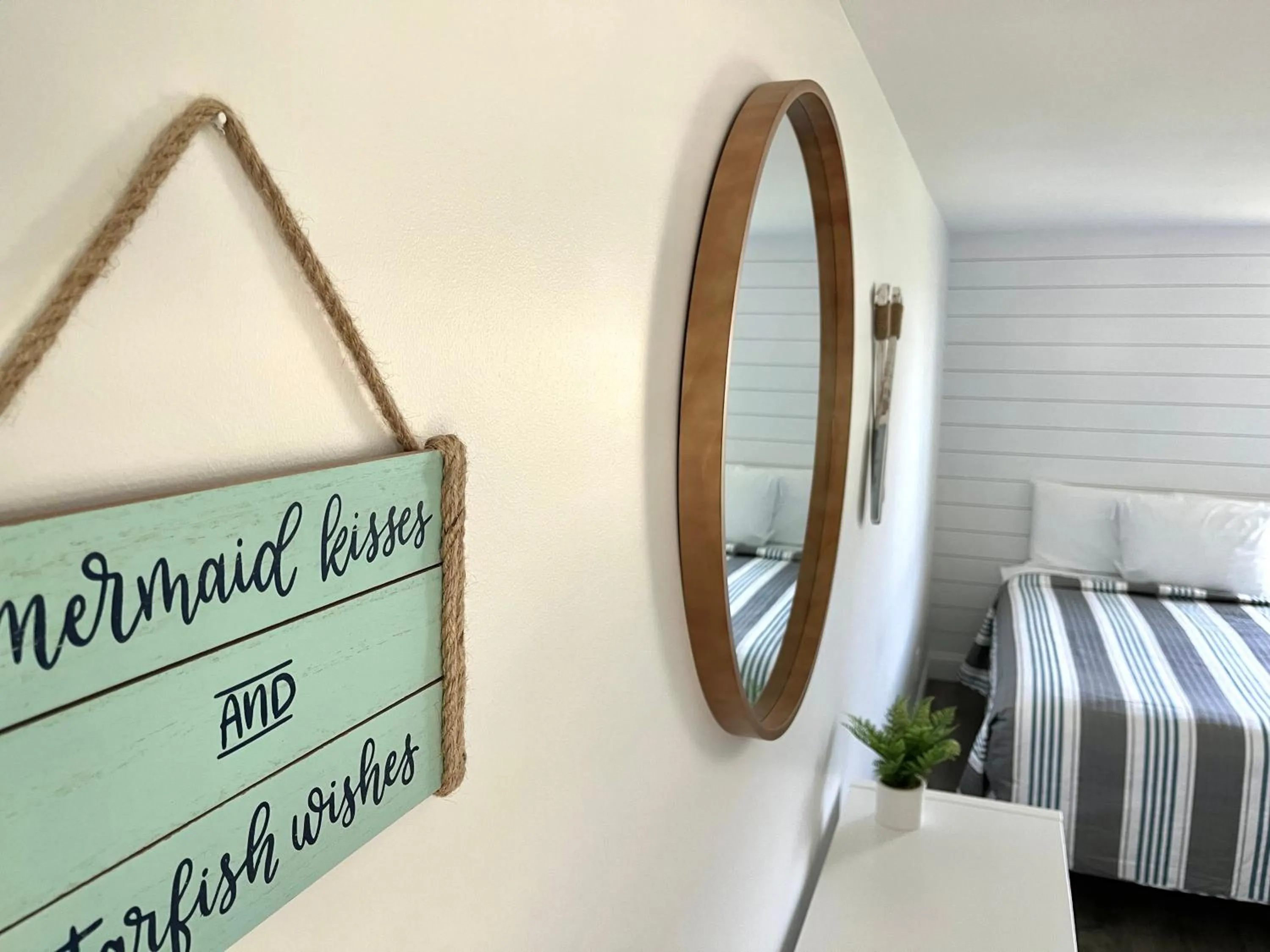 Bedroom, Bed in Kingfisher Oceanside