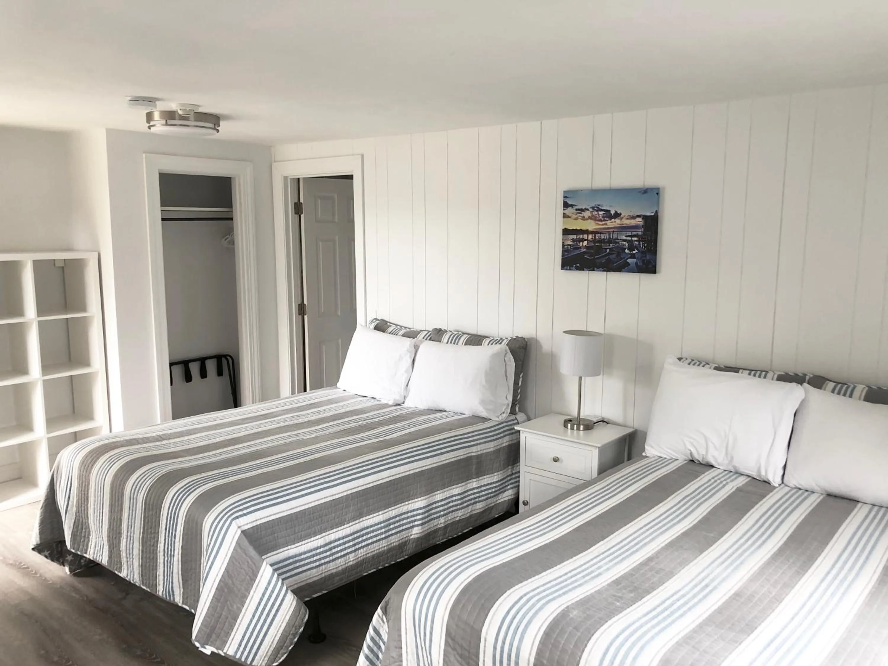 Photo of the whole room, Bed in Kingfisher Oceanside