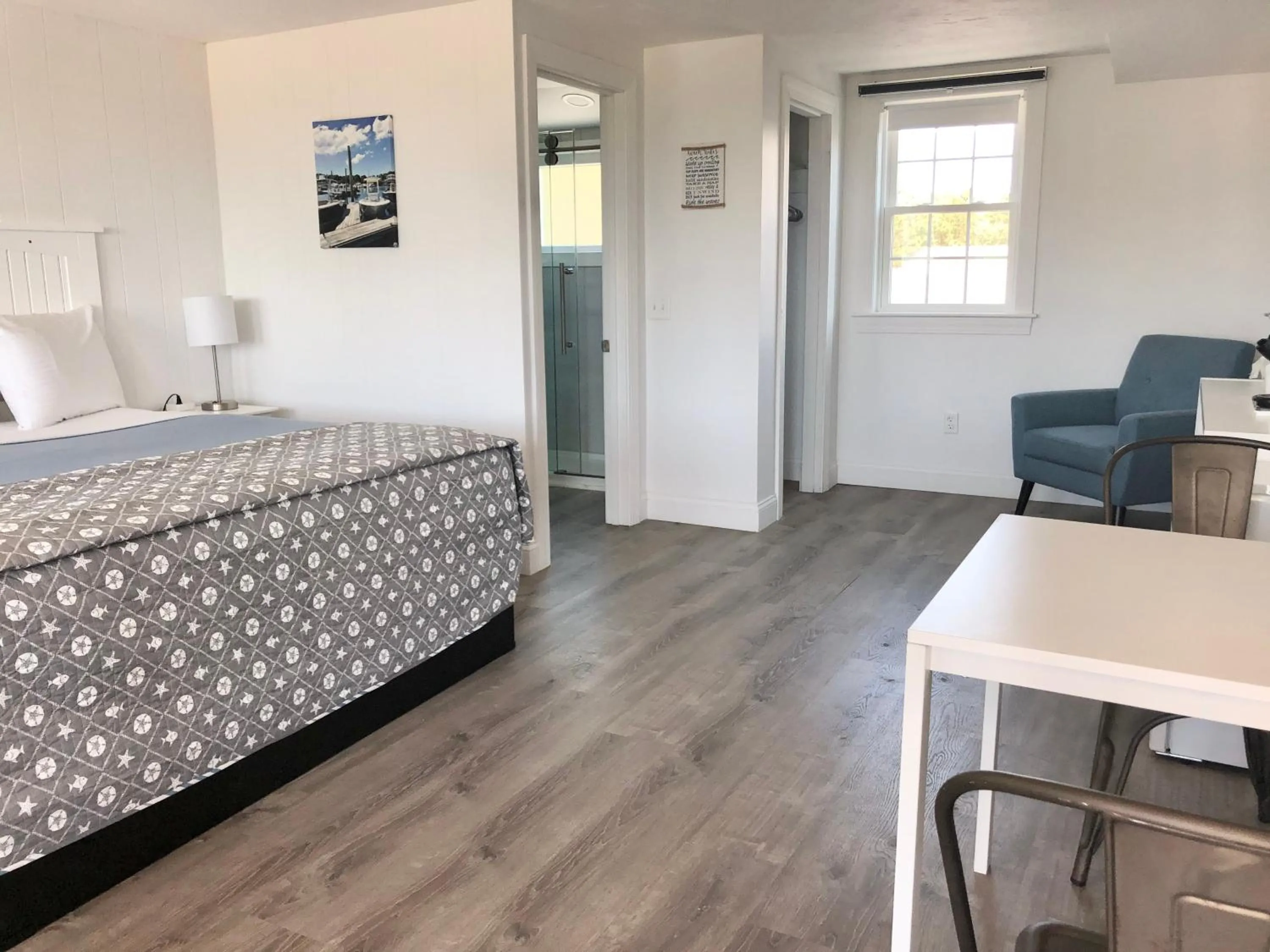 Bedroom, Bed in Kingfisher Oceanside