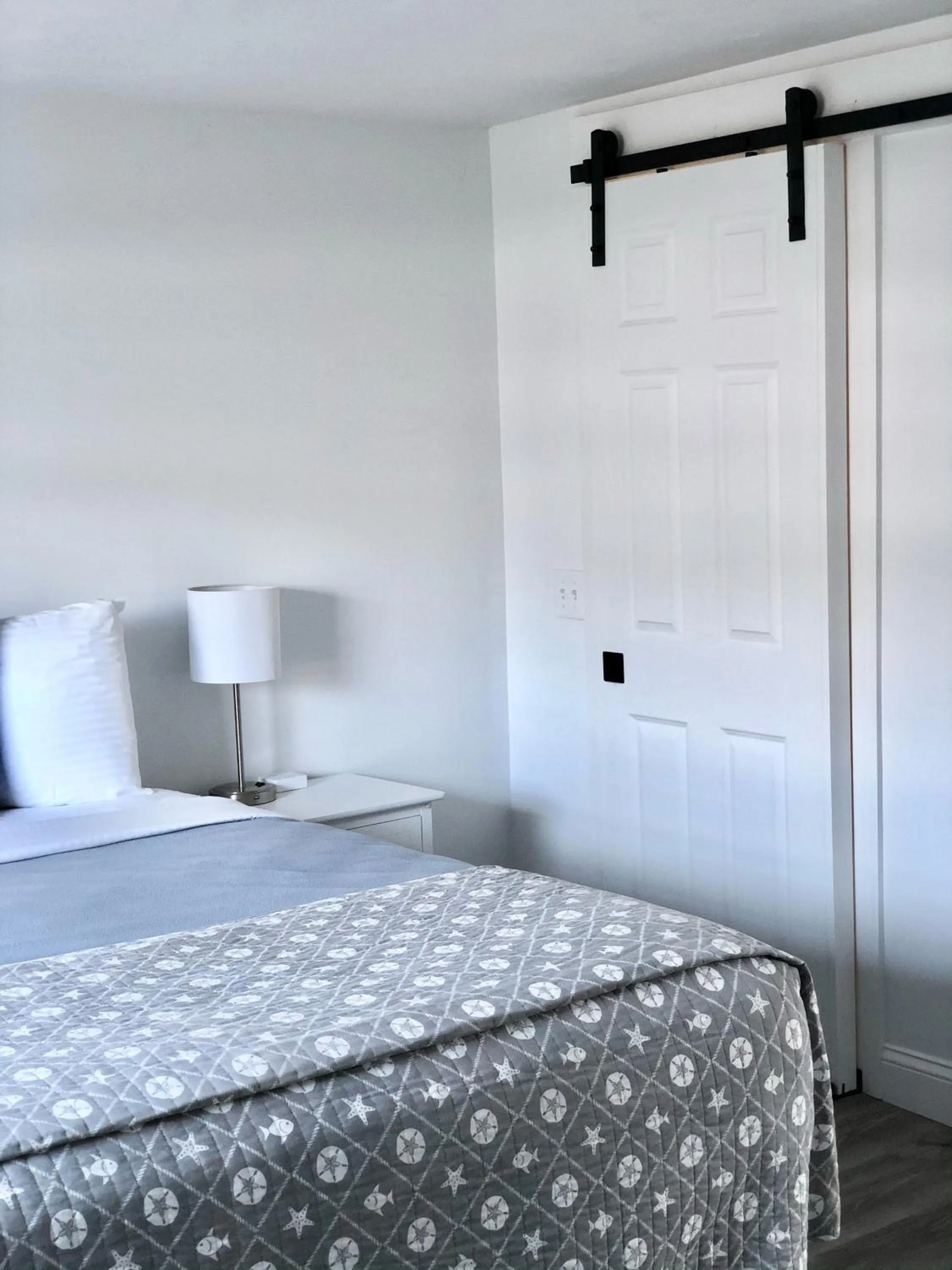 Bedroom, Bed in Kingfisher Oceanside