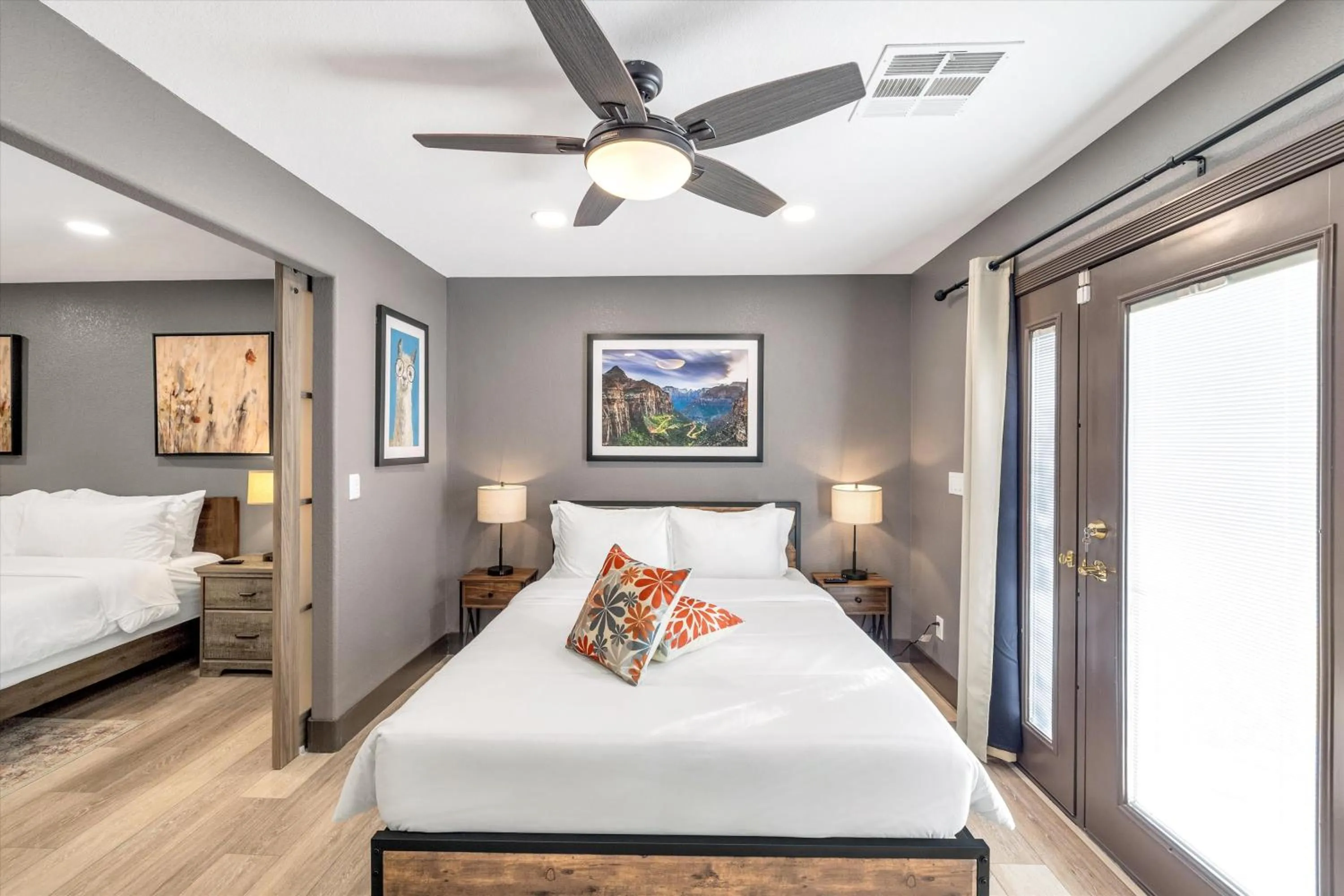 Bed in Luxury villa with pool and spa