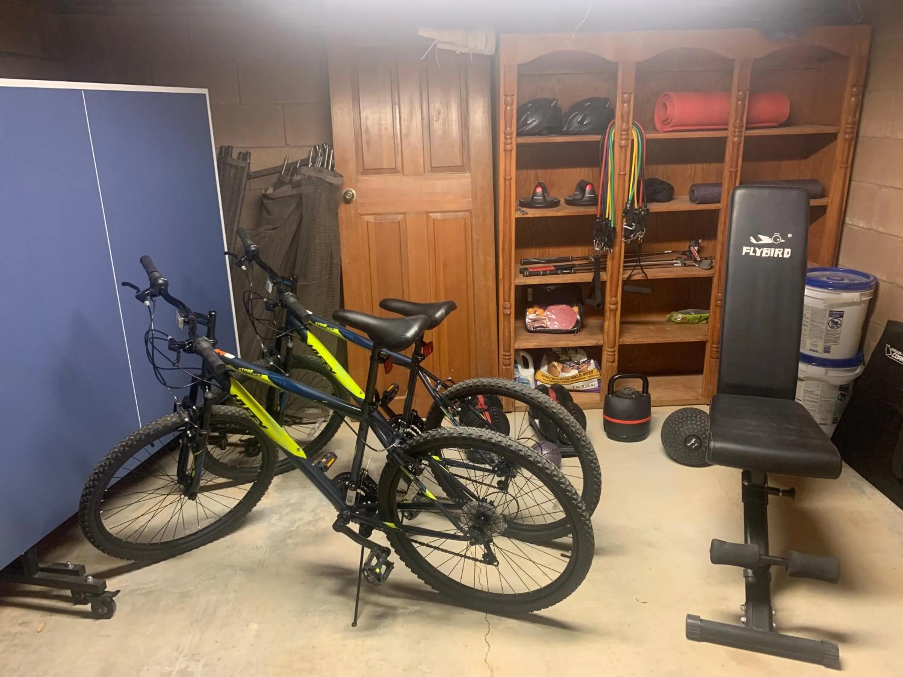 Fitness centre/facilities in Luxury villa with pool and spa