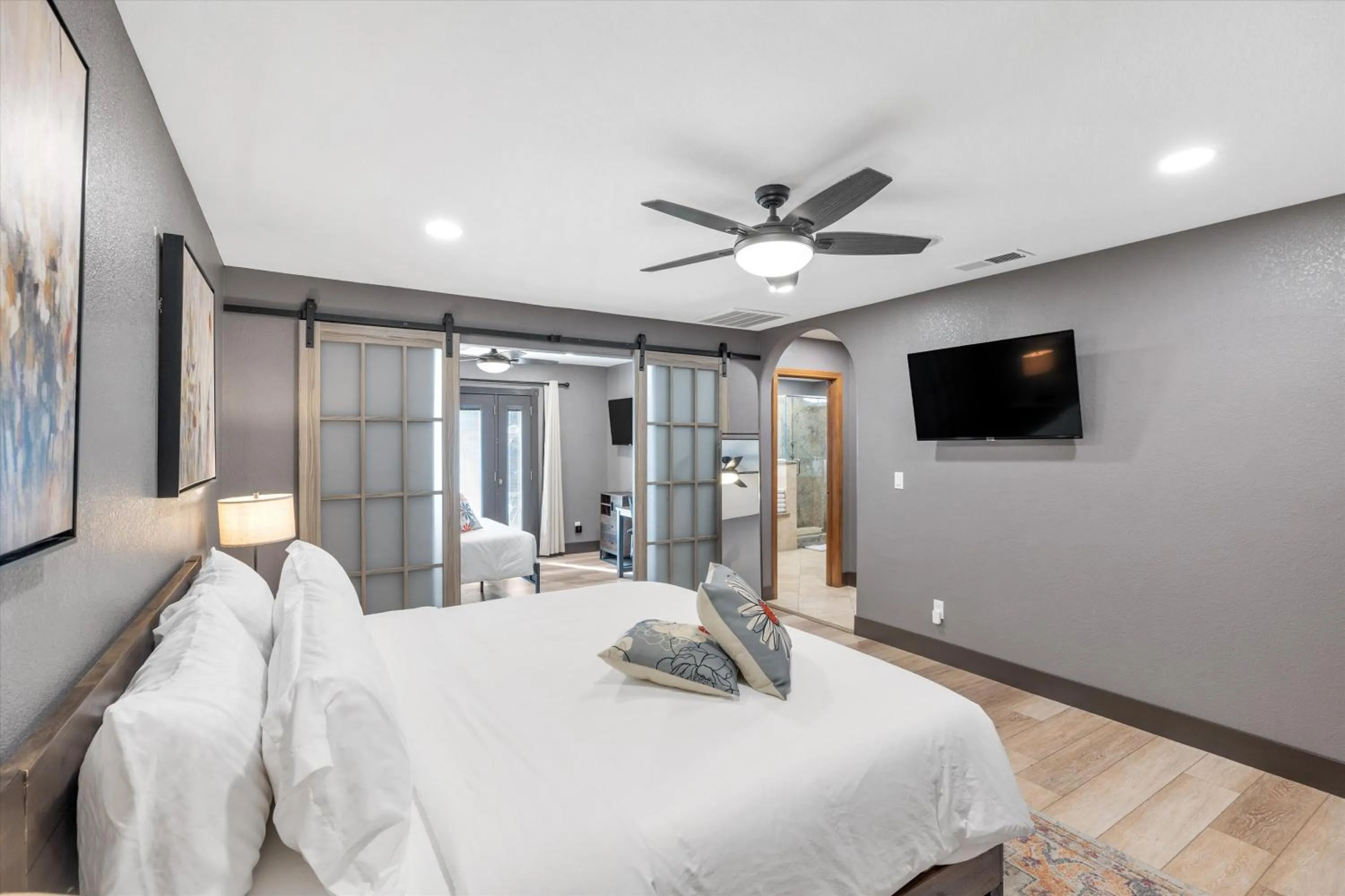 Bed in Luxury villa with pool and spa