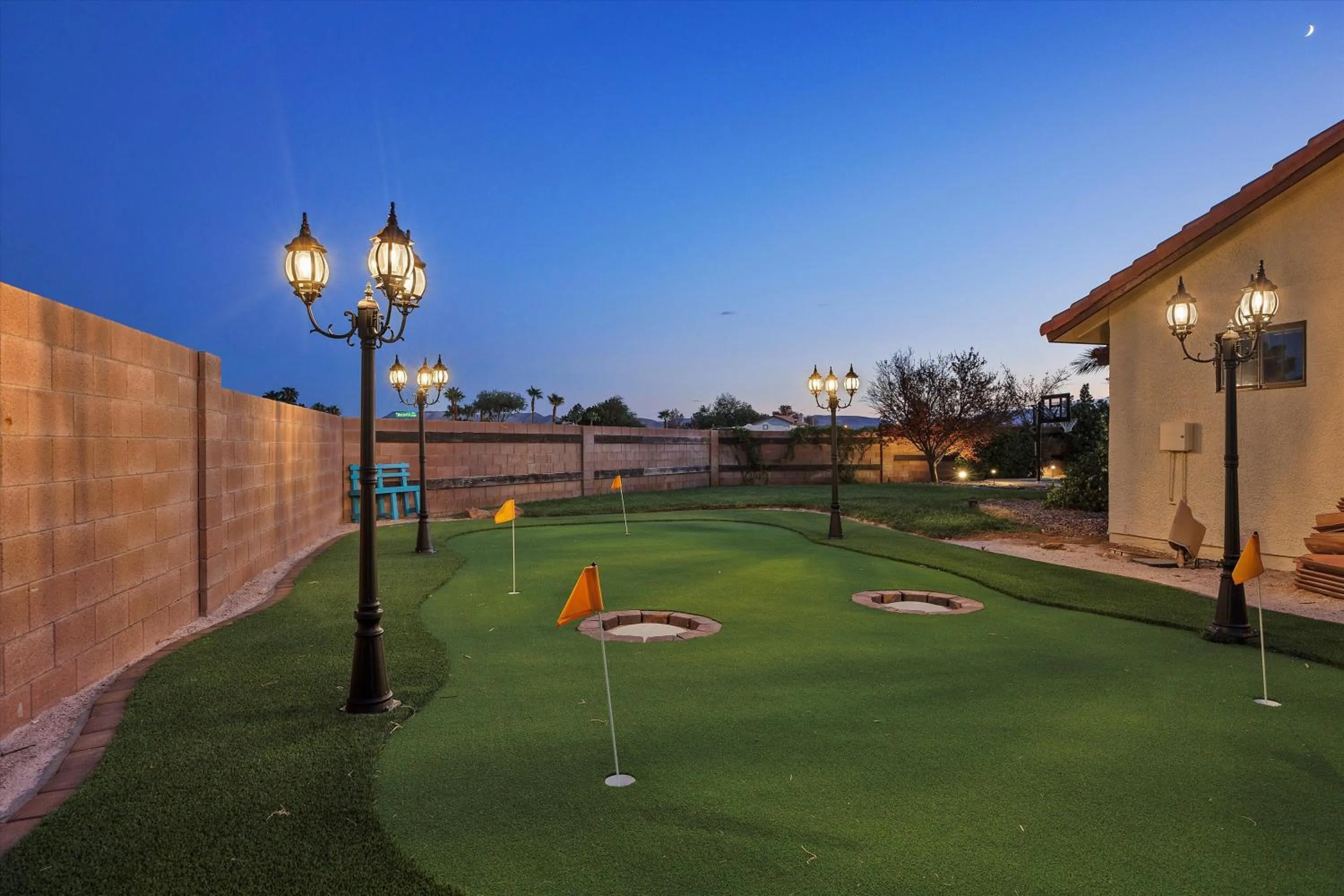 Minigolf in Luxury villa with pool and spa