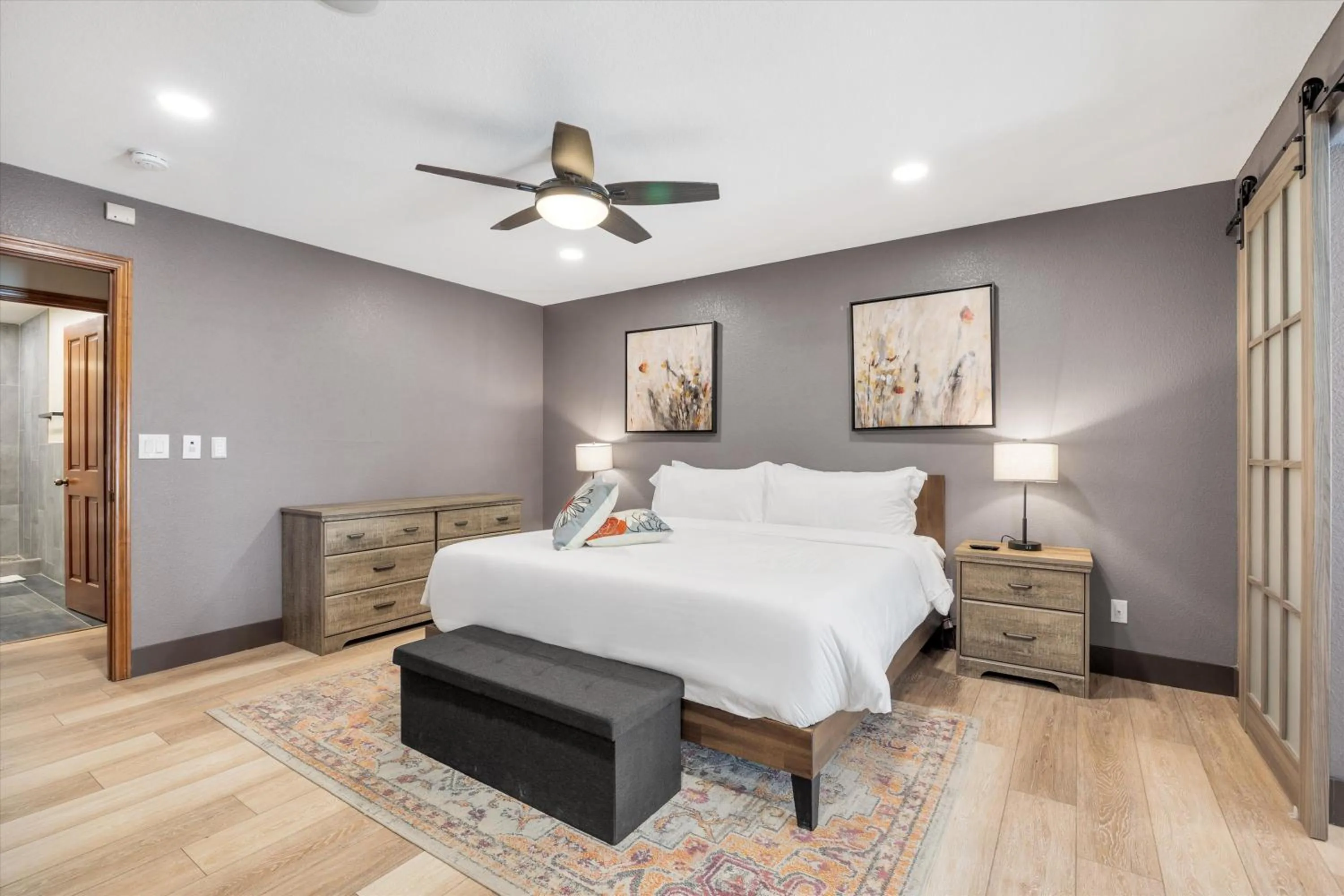 Bed in Luxury villa with pool and spa