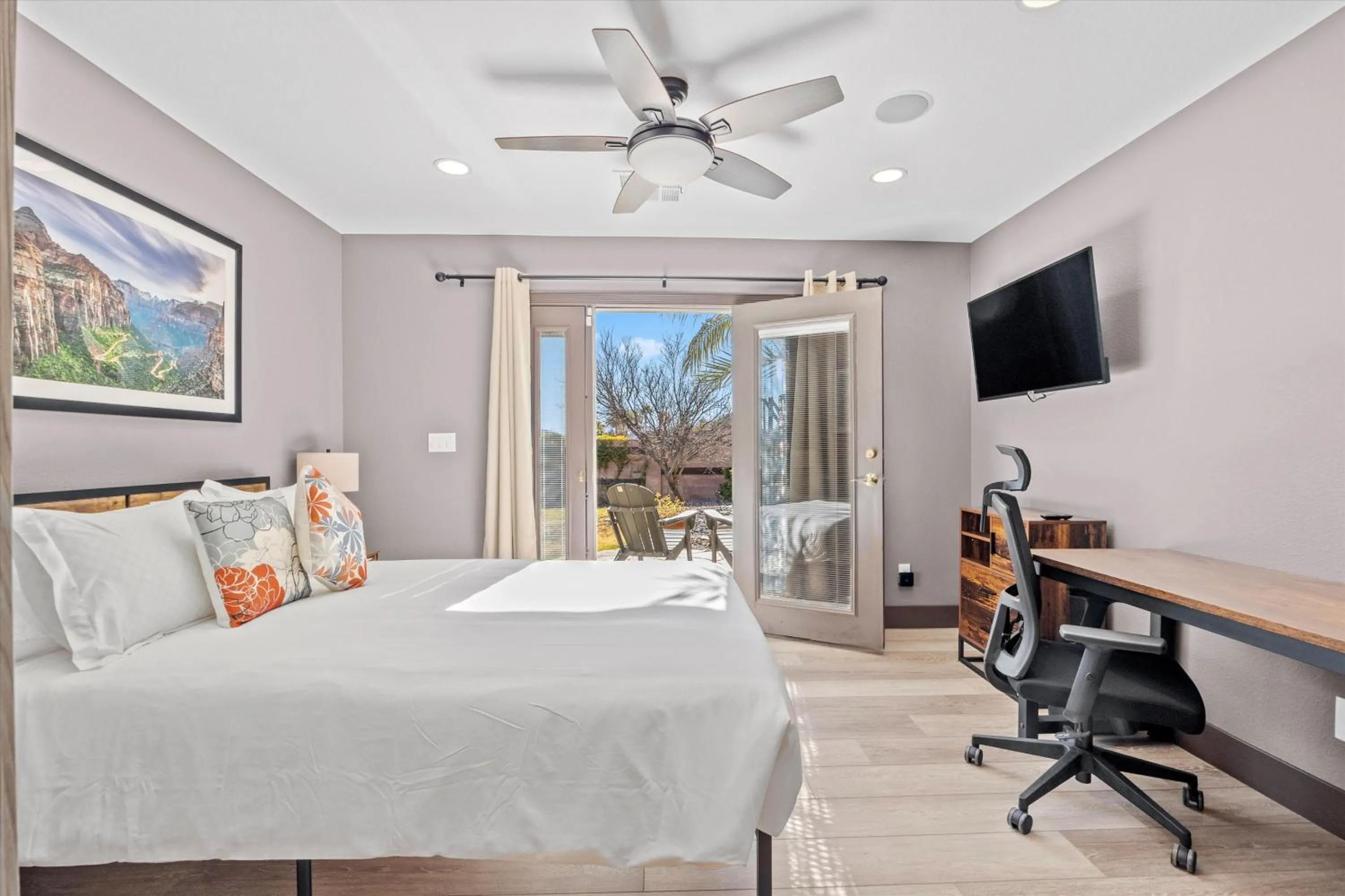 Bed in Luxury villa with pool and spa