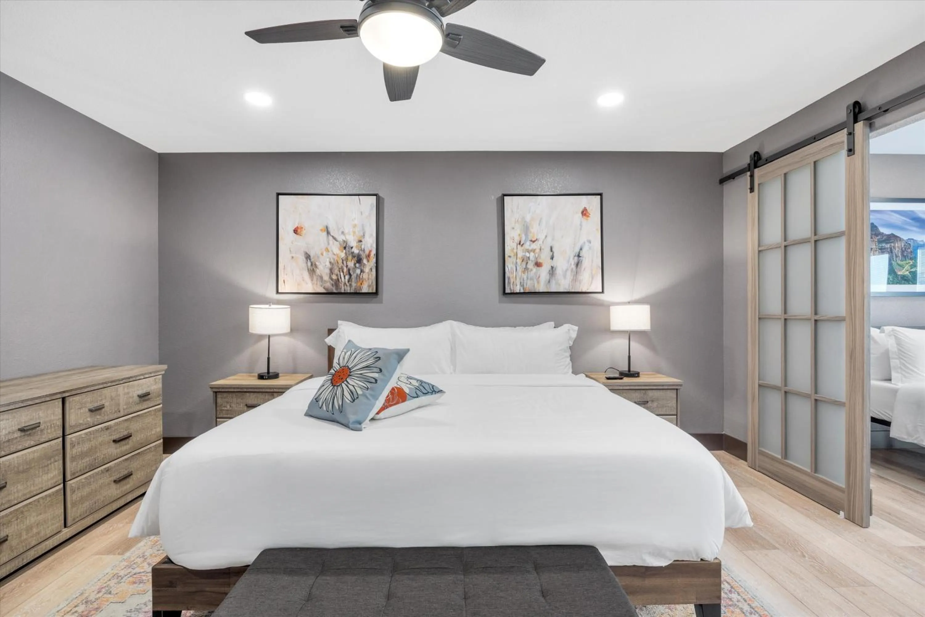 Bed in Luxury villa with pool and spa