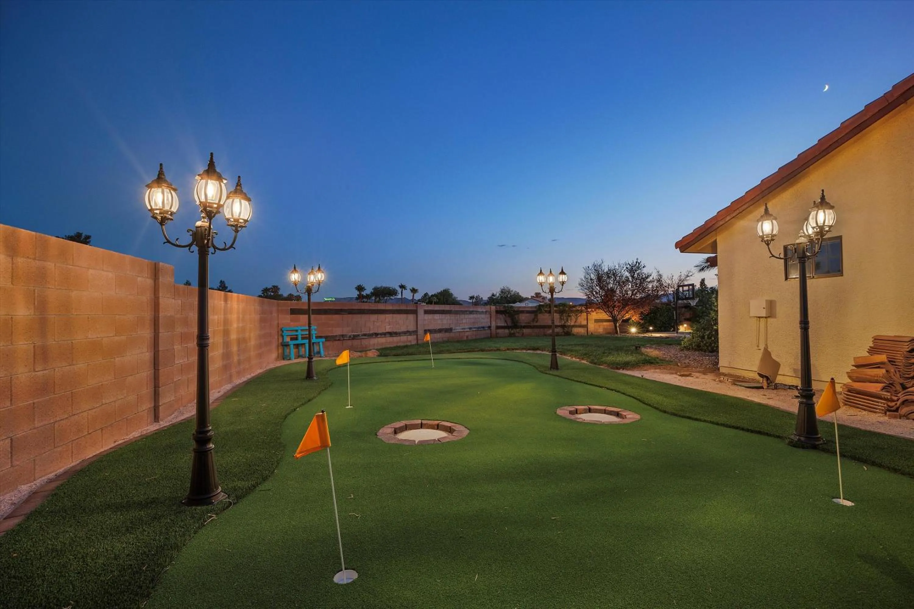 Minigolf in Luxury villa with pool and spa