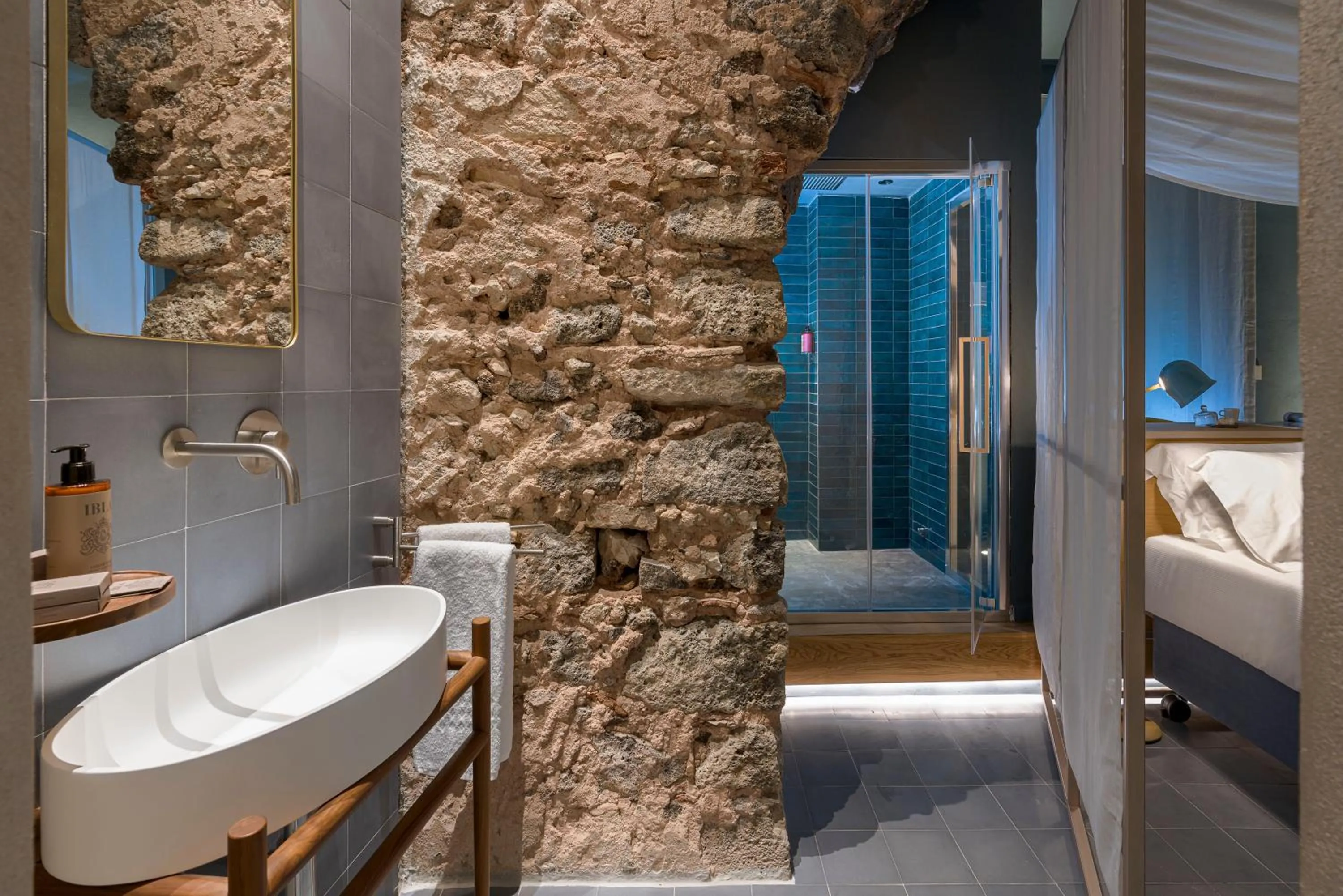Shower in BASTIÒ PRIVATE SUITES