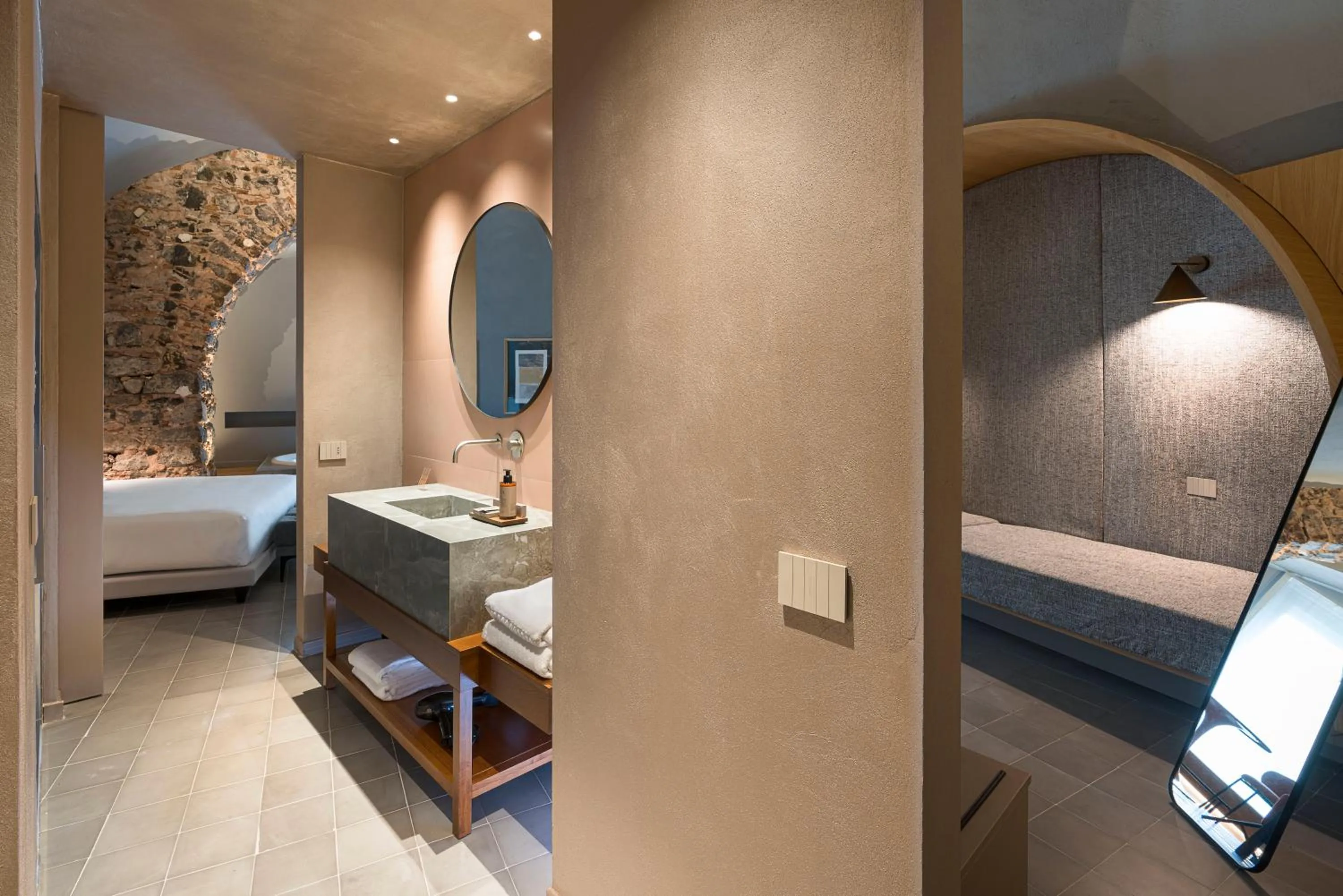 Bathroom, Bed in BASTIÒ PRIVATE SUITES
