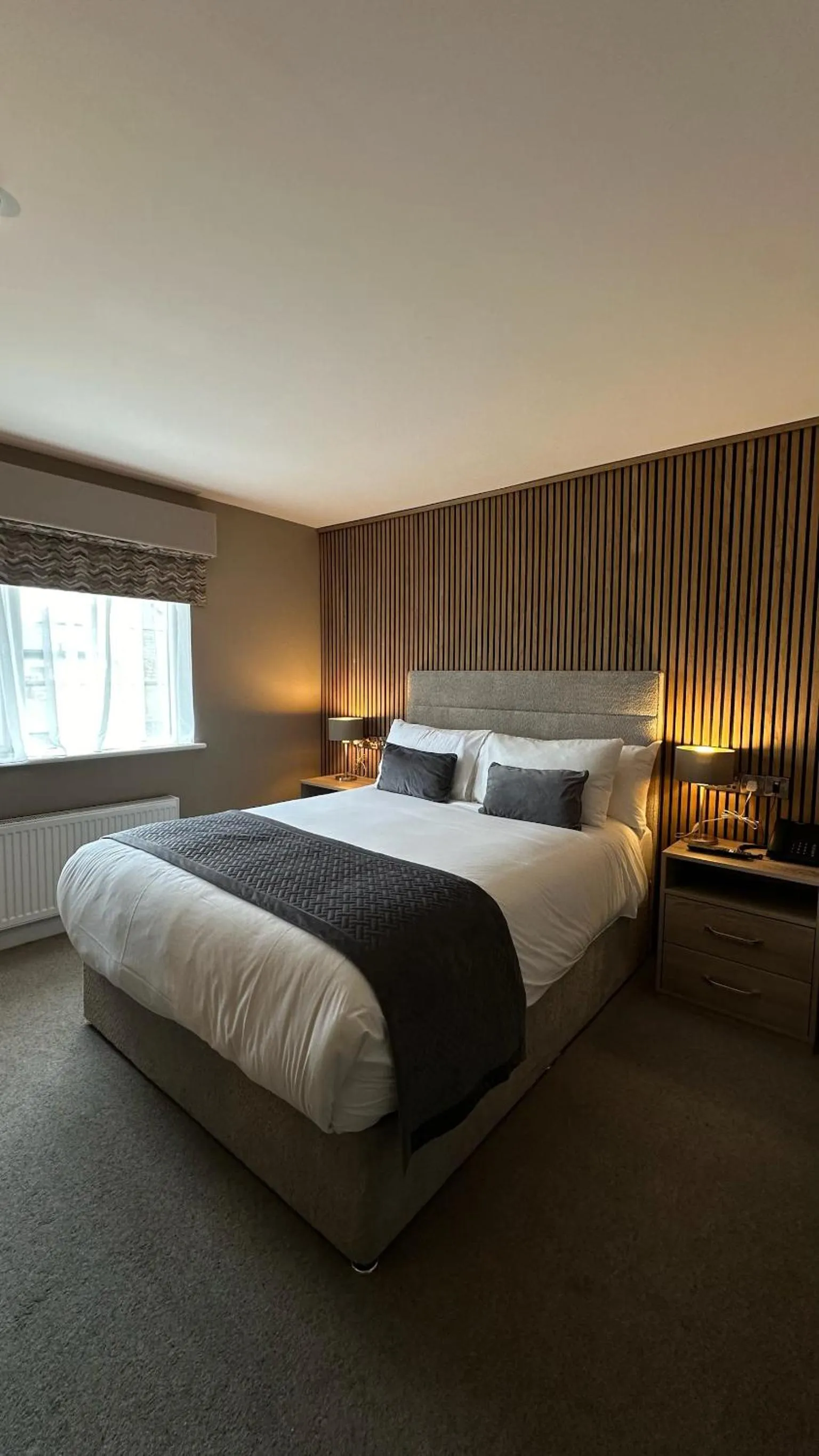 Bedroom, Bed in Castle Varagh Hotel & Bar