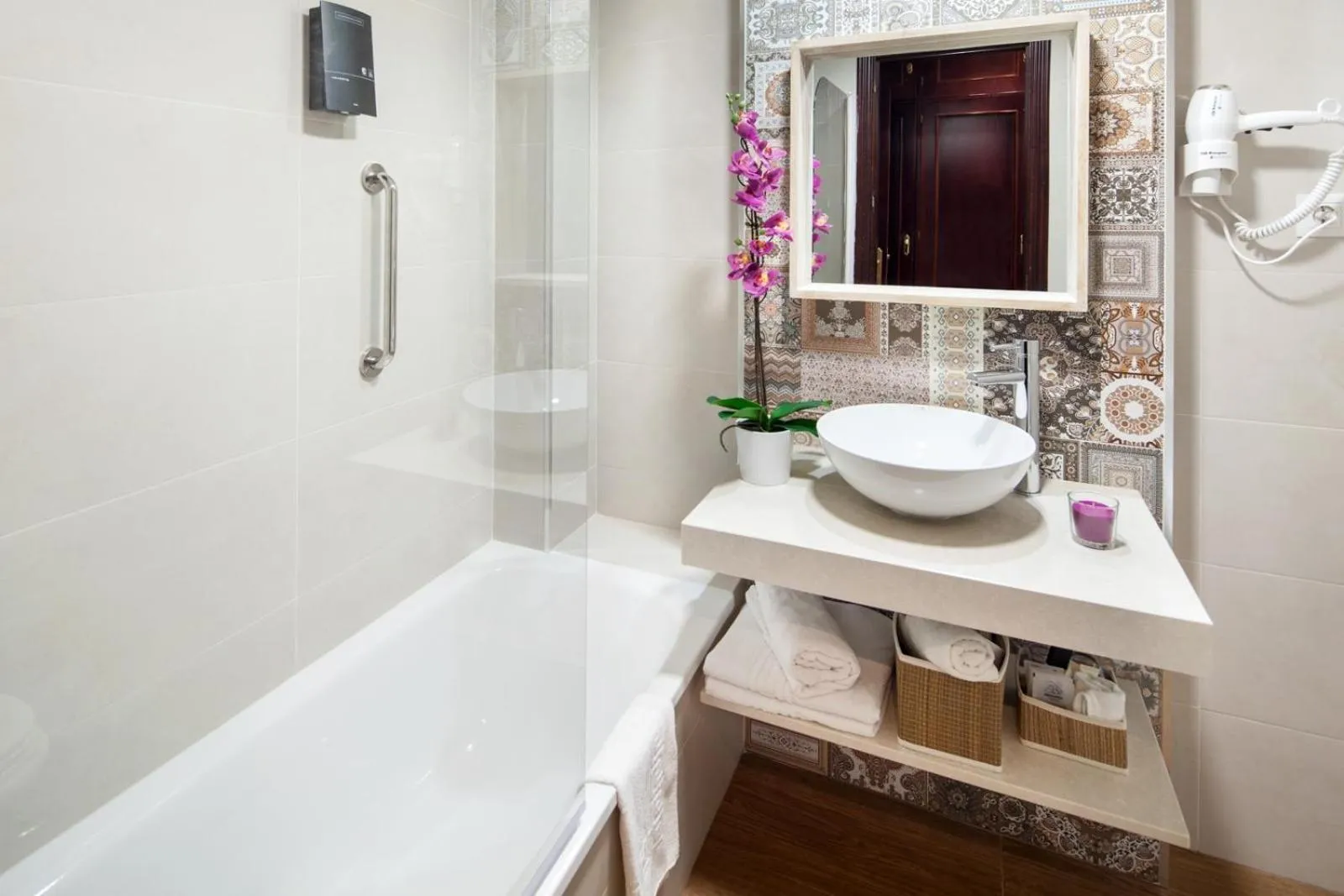 Bathroom in Hotel y Bungalows Balcón de Competa