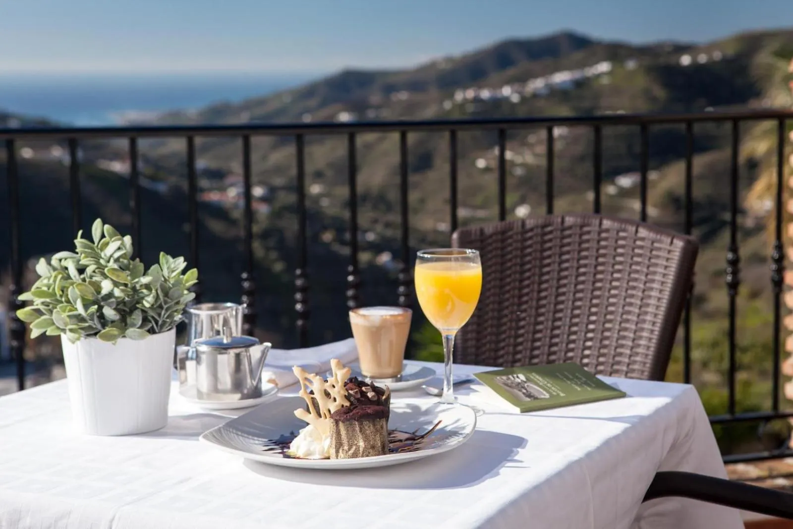 Food close-up in Hotel y Bungalows Balcón de Competa