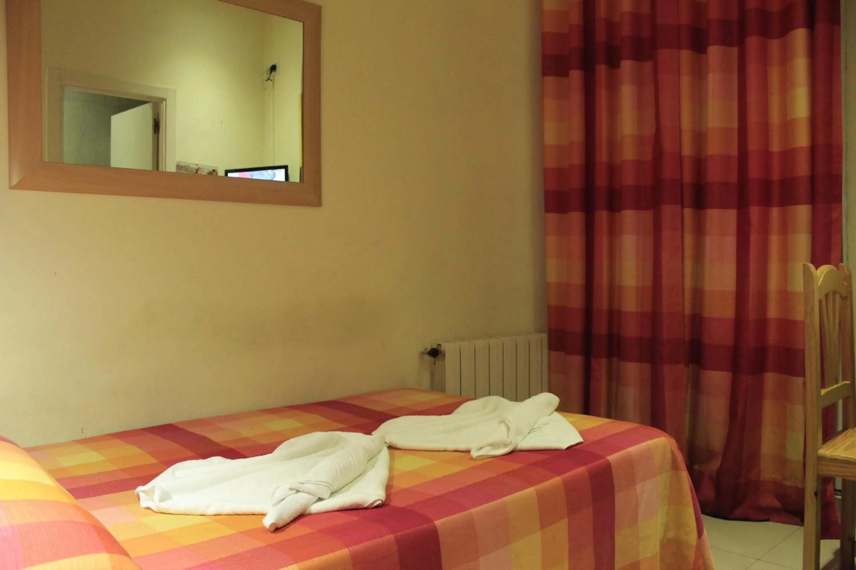 Bedroom, Bed in Hostal Inter Plaza Mayor AUTO CHECK IN