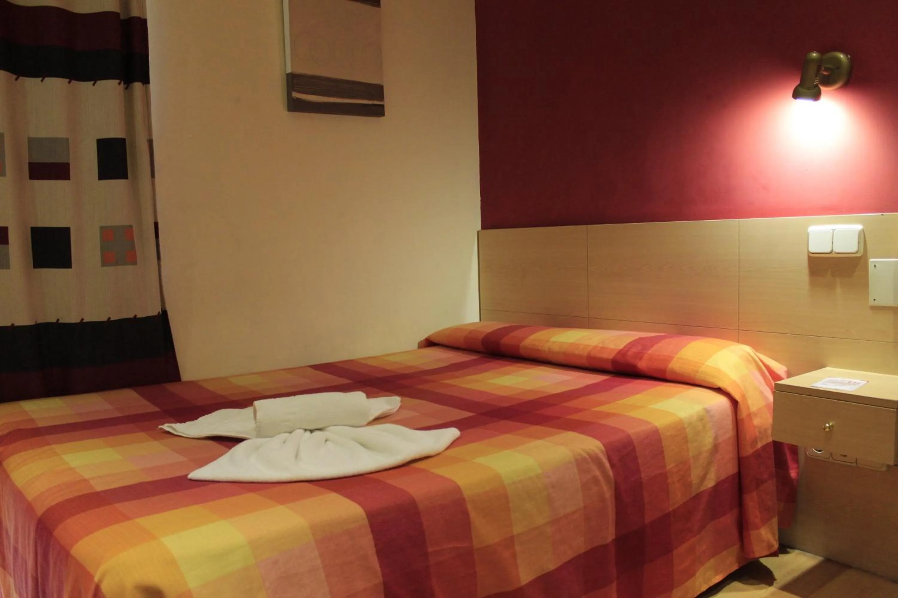 Bedroom, Bed in Hostal Inter Plaza Mayor AUTO CHECK IN