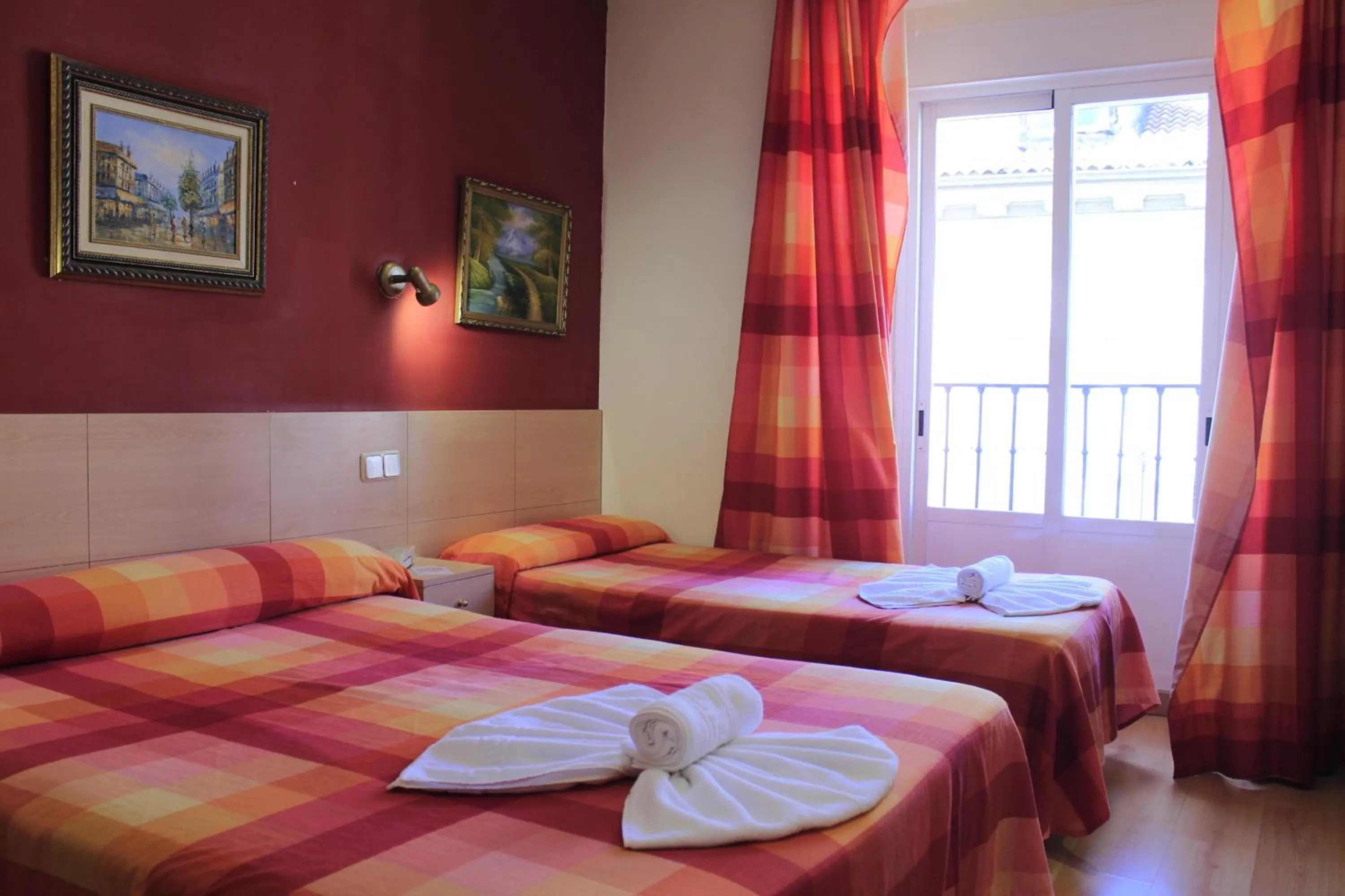 Bedroom, Bed in Hostal Inter Plaza Mayor AUTO CHECK IN