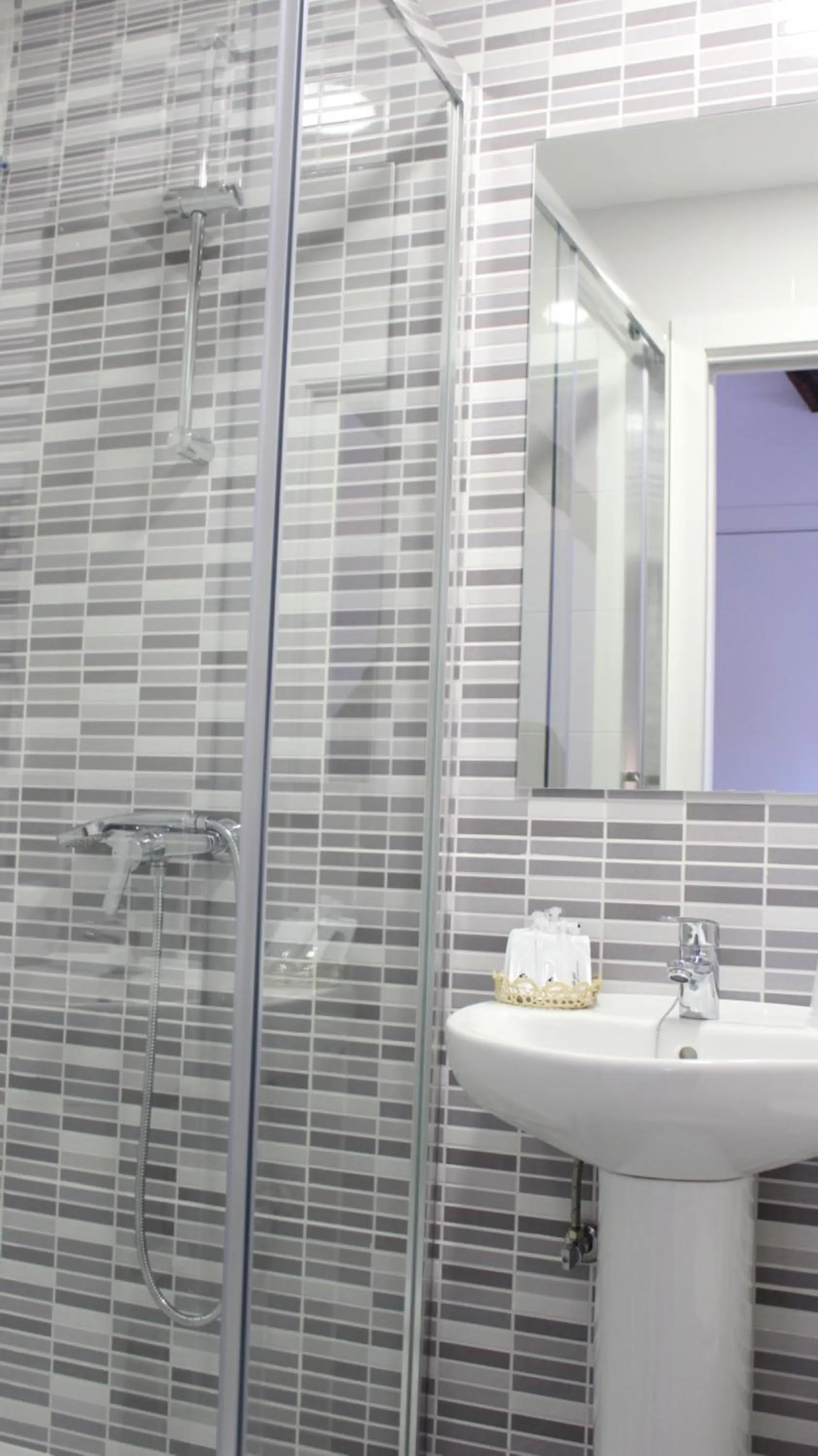 Shower in Hostal Inter Plaza Mayor AUTO CHECK IN