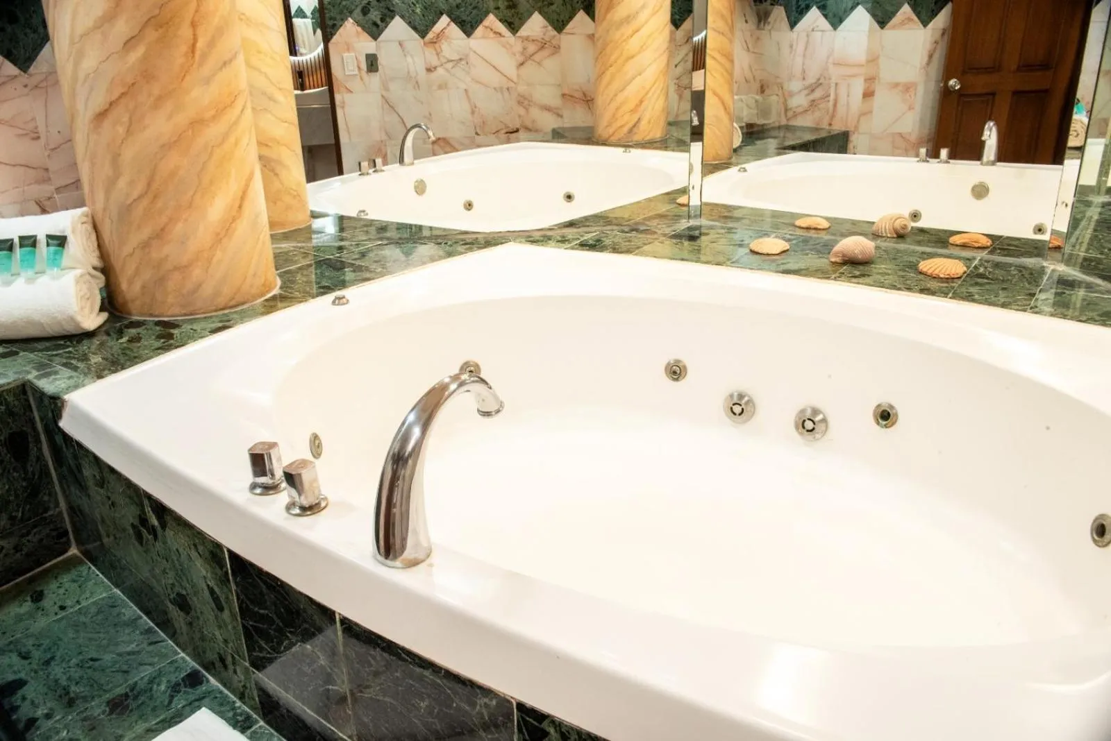 HOTEL SAN CARLOS PLAZA